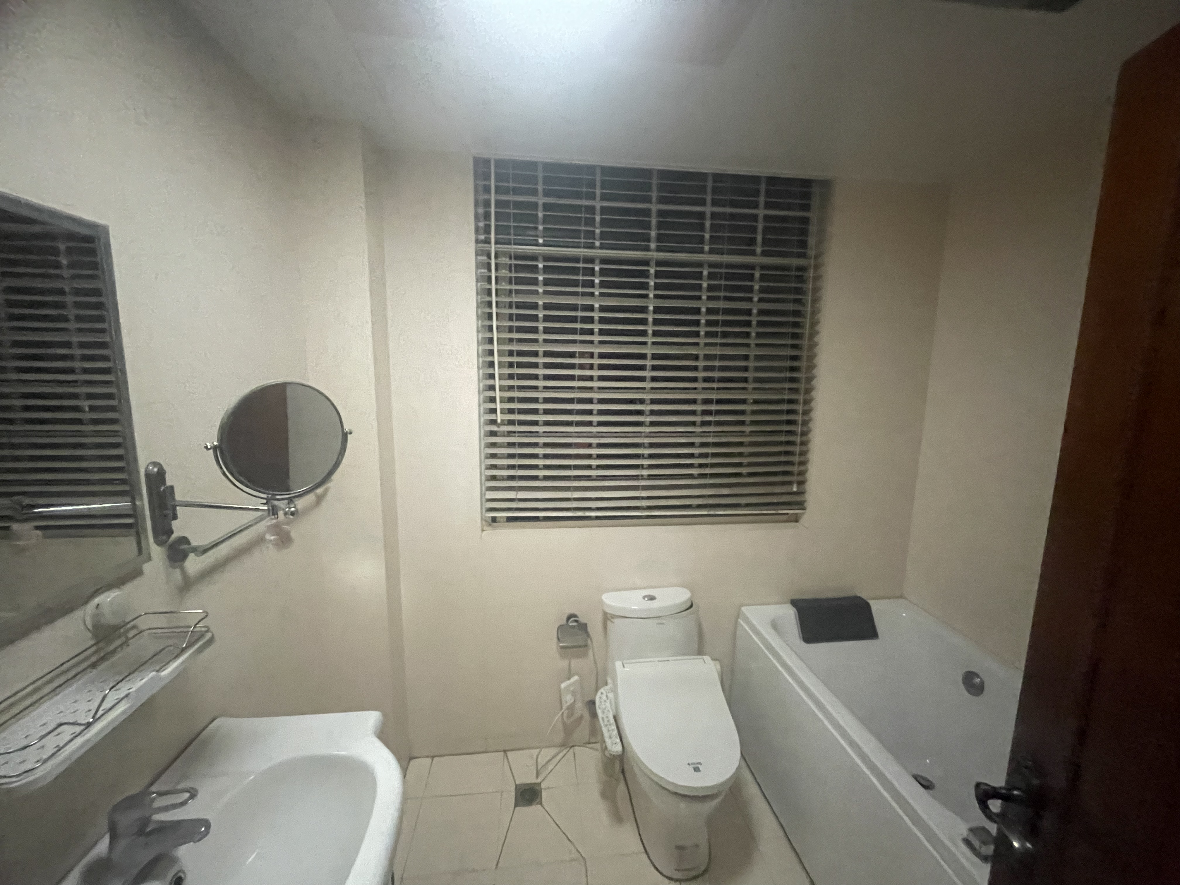 凤凰莱茵苑 4室2厅1卫 140m&sup2;