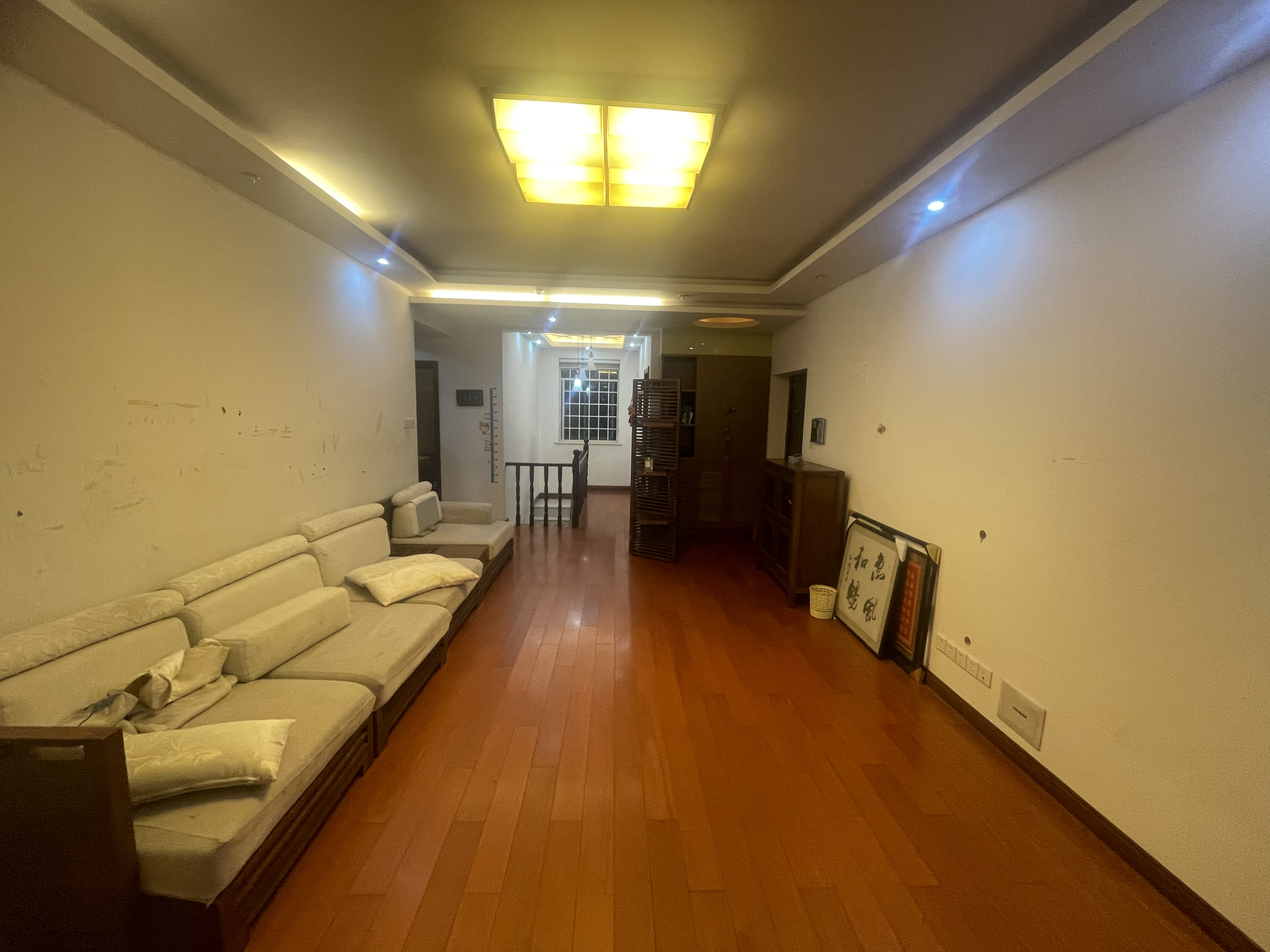 凤凰莱茵苑 4室2厅1卫 140m&sup2;