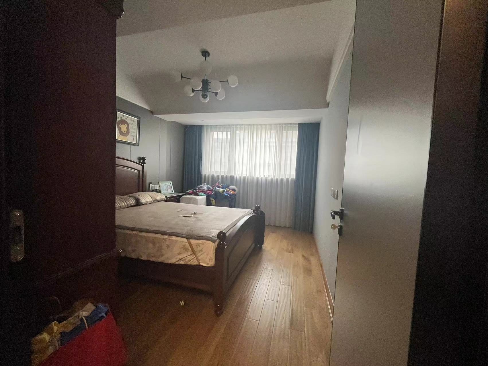 天安花园 5室4厅3卫 394m&sup2;