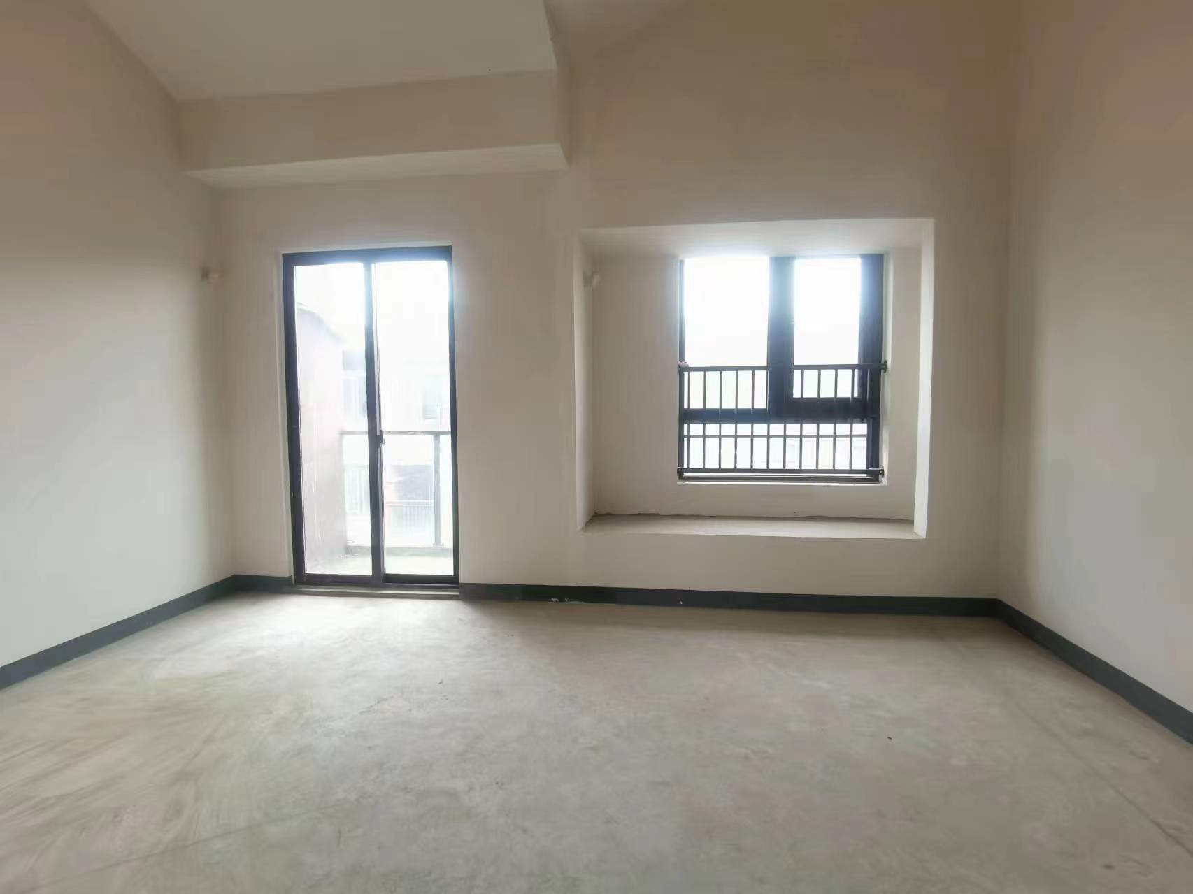绿地新里城 3室2厅2卫 103.00m&sup2;