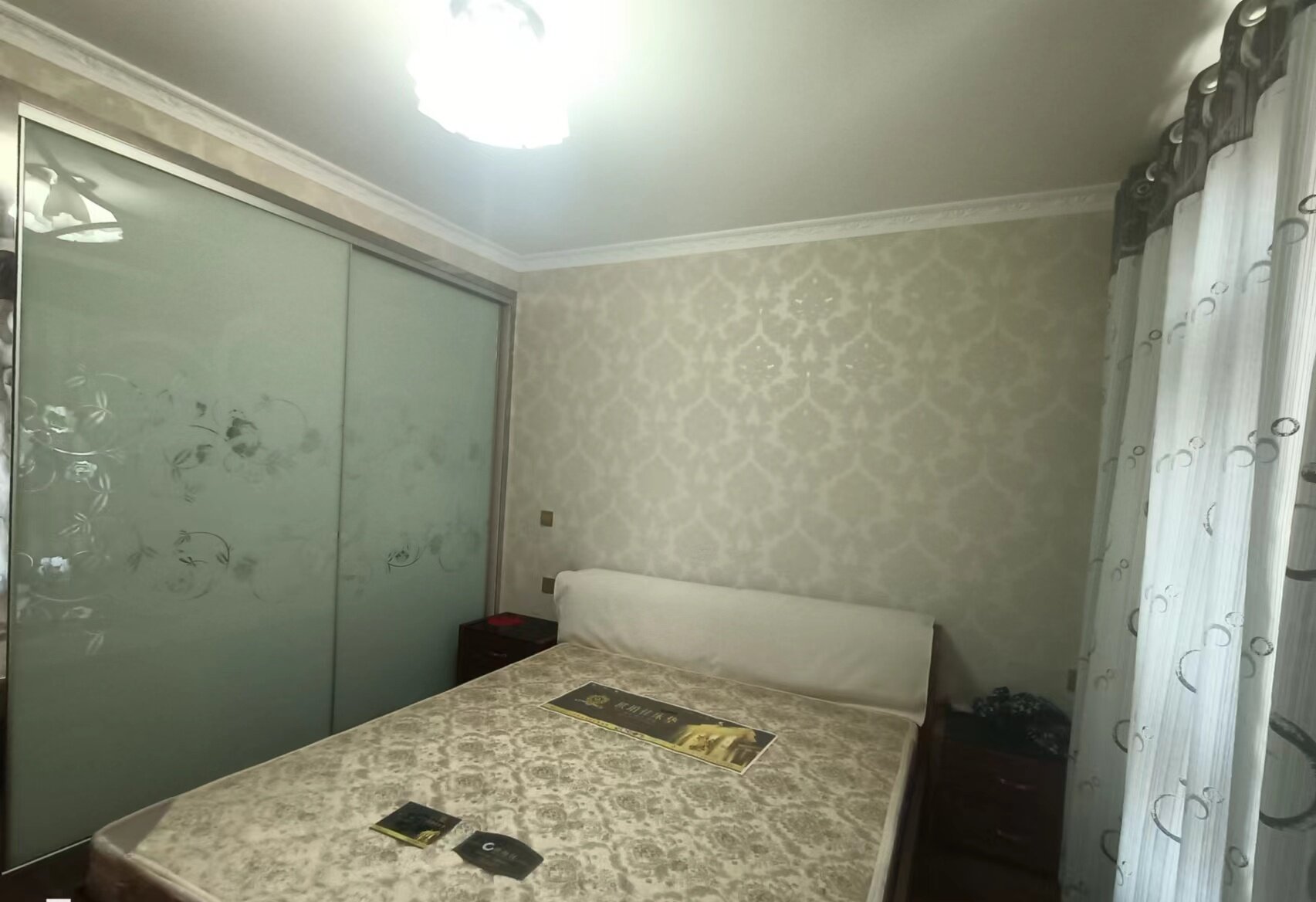 高迪晶城 2室2厅2卫 161.00m&sup2;
