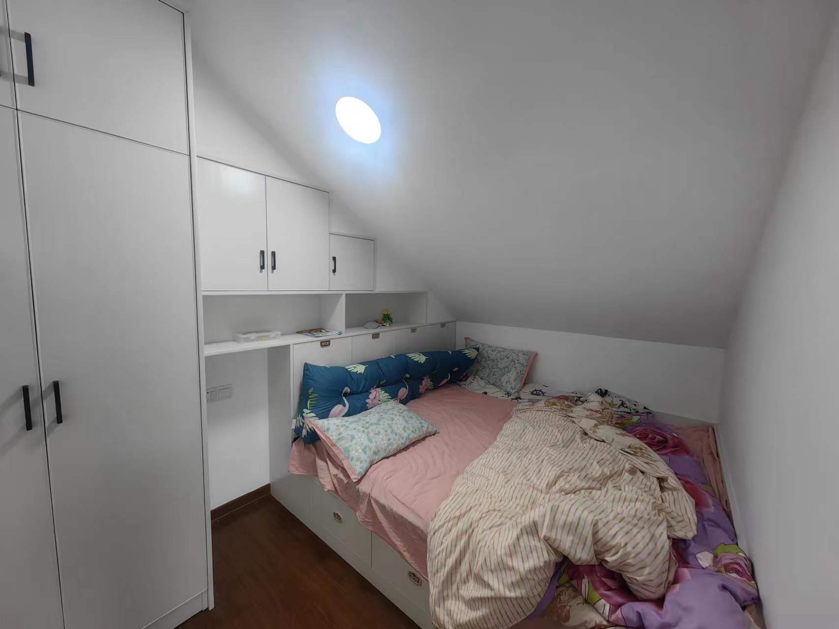 滨河东城 3室2厅2卫 63m&sup2;