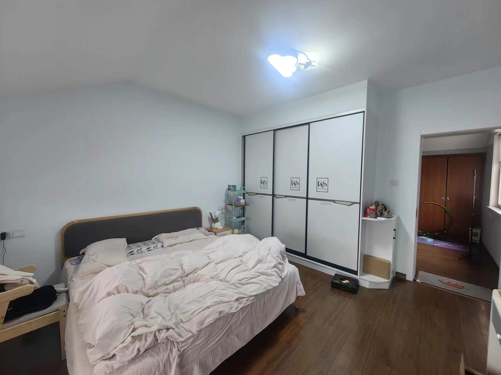 滨河东城 3室2厅2卫 63m&sup2;