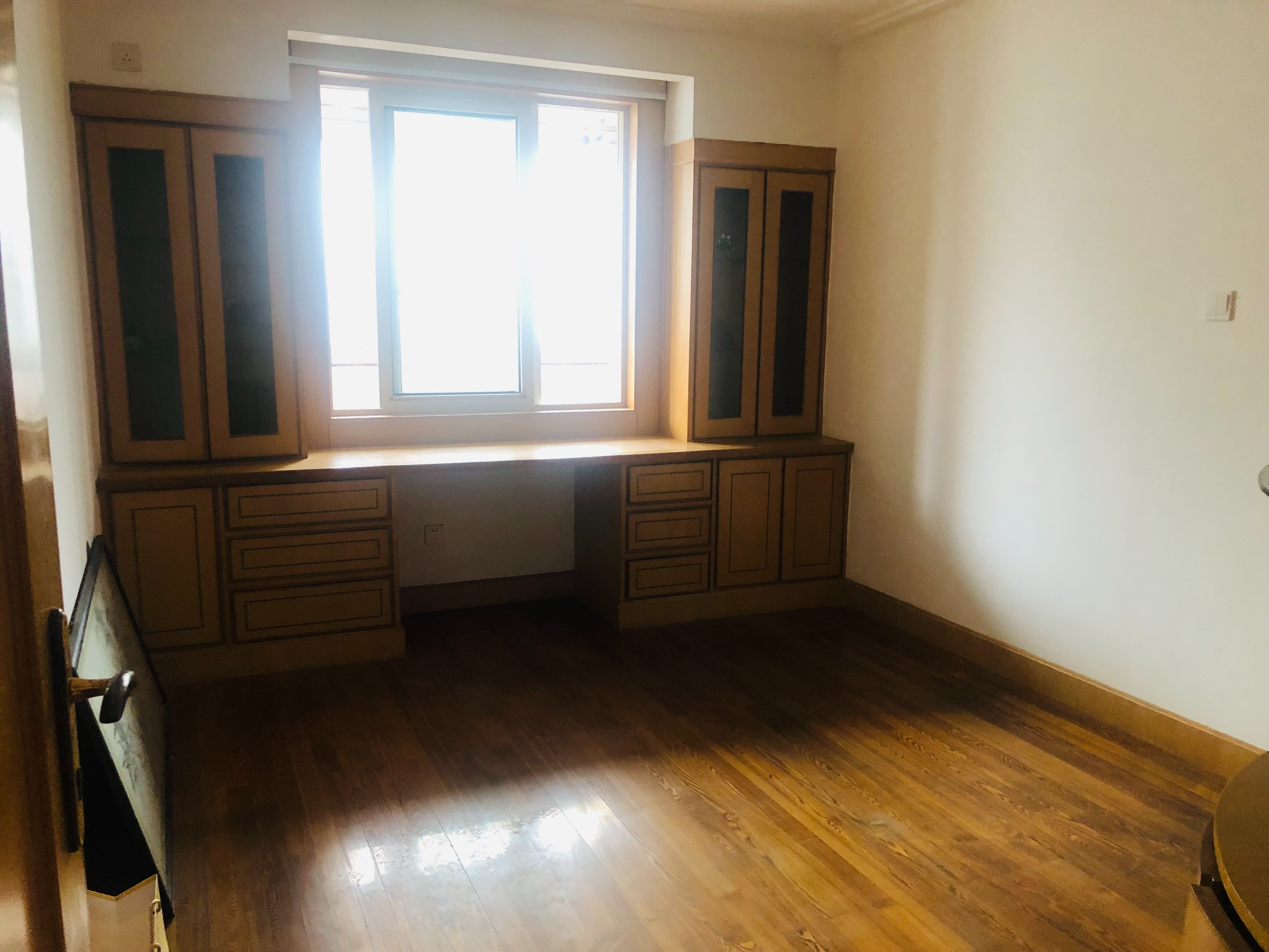 南园路18号大院 3室2厅2卫 146m&sup2;