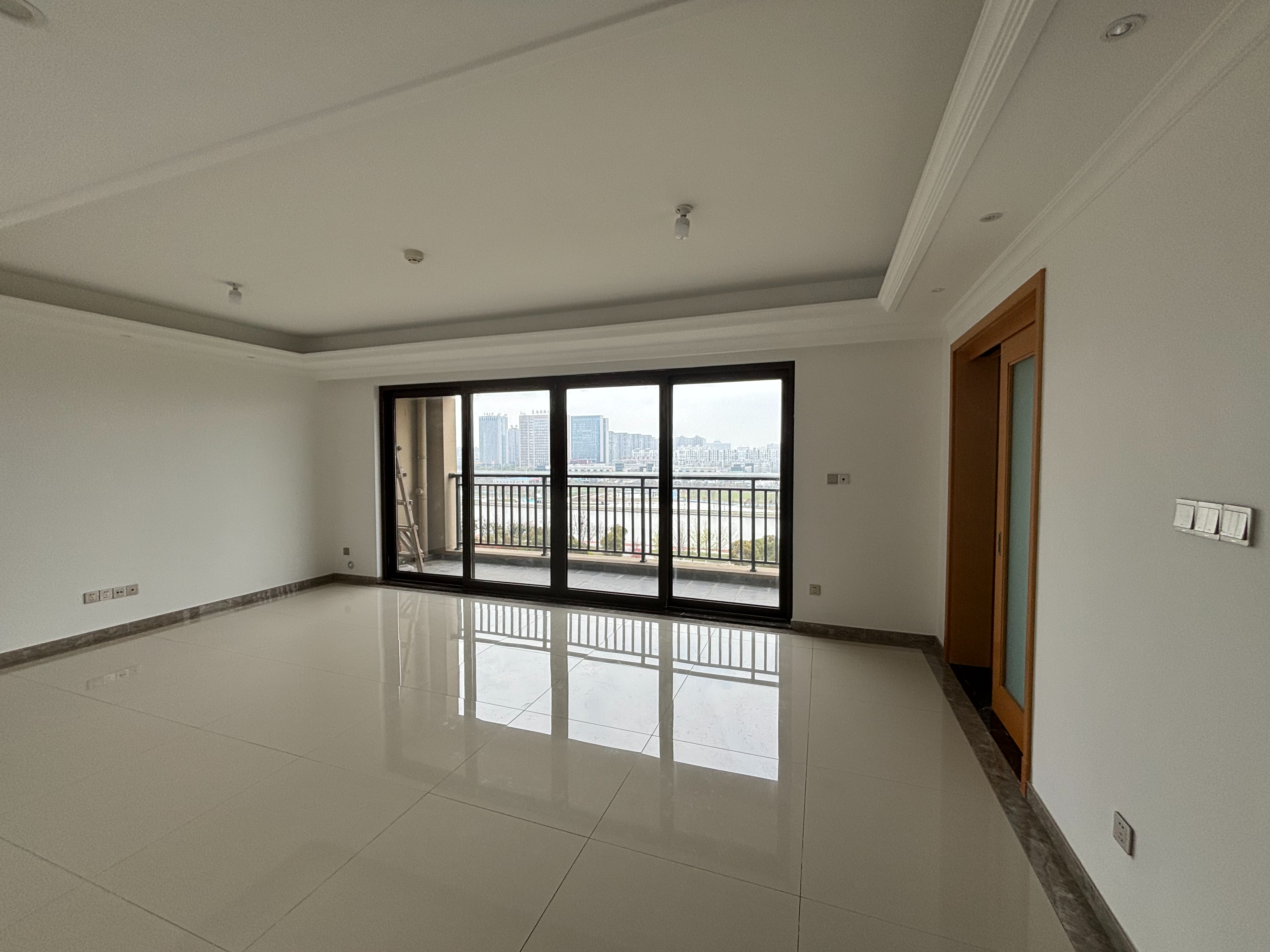 富力院士廷 4室2厅2卫 171m²