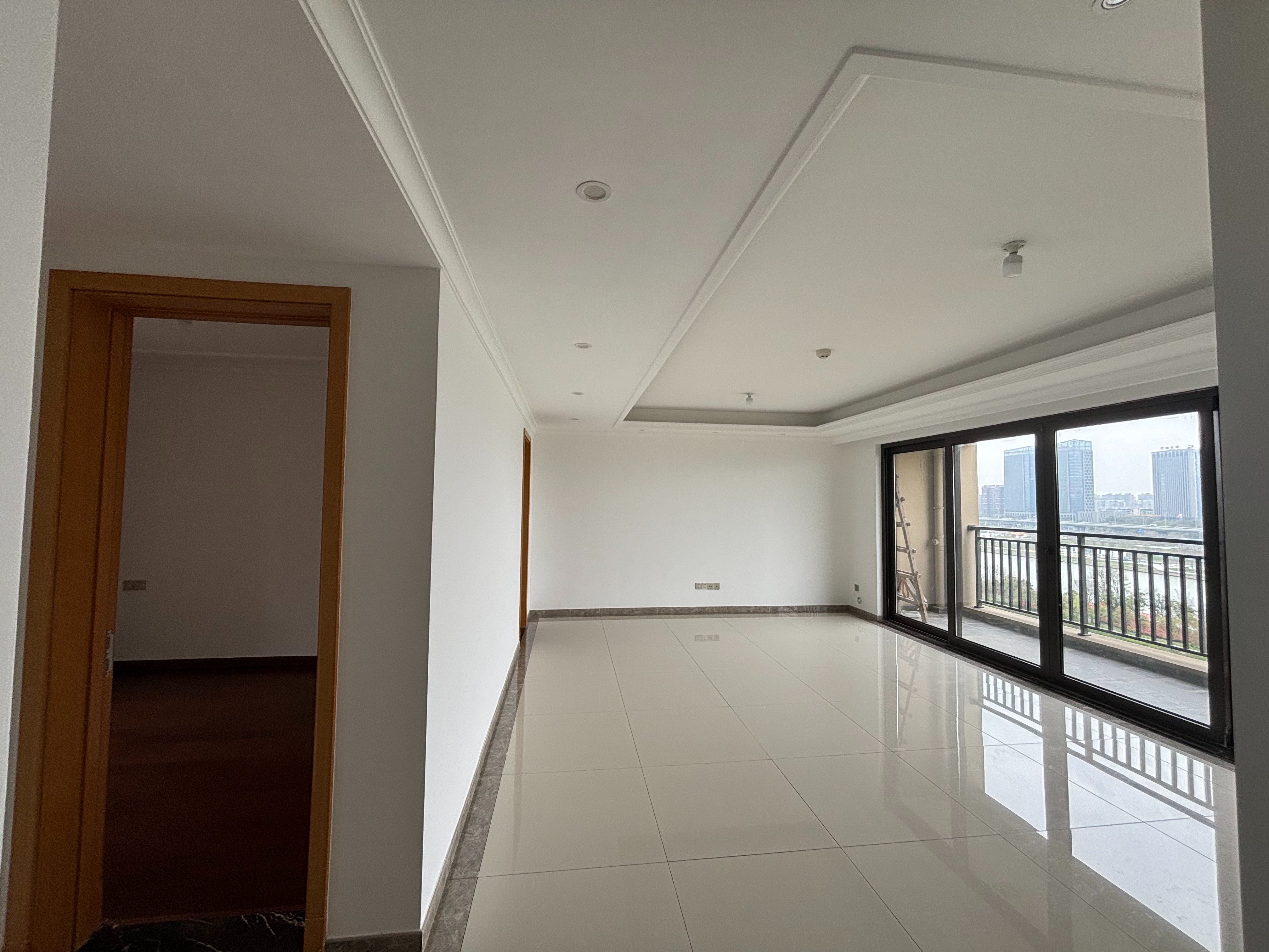 富力院士廷 4室2厅2卫 171m&sup2;