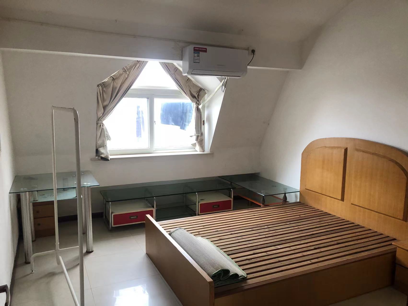 外滩小区 4室1厅2卫 190m&sup2;