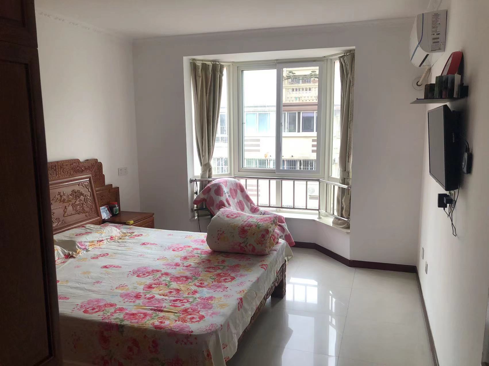 外滩小区 4室1厅2卫 190m&sup2;