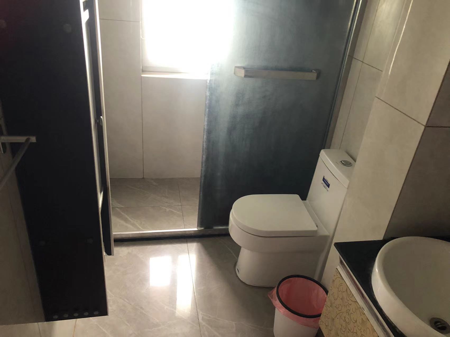 外滩小区 4室1厅2卫 190m&sup2;