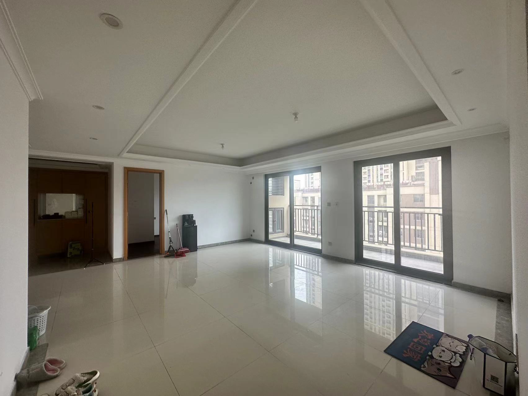 富力院士廷 4室2厅2卫 156m&sup2;