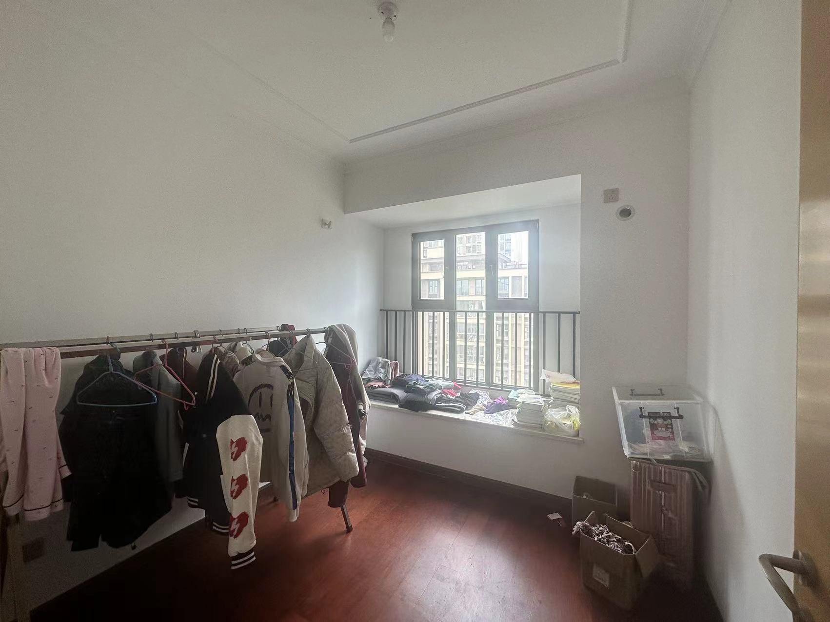 富力院士廷 4室2厅2卫 156m&sup2;
