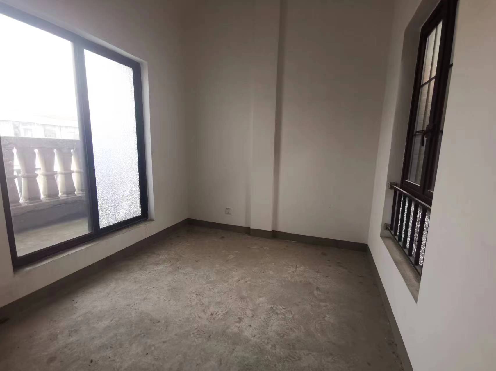 南通壹城水清木华 5室2厅4卫 327.00m²