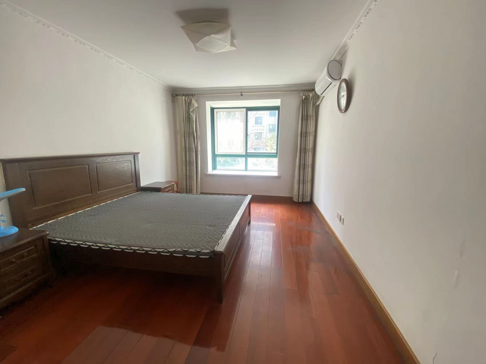 都市华城 3室2厅2卫 145m&sup2;