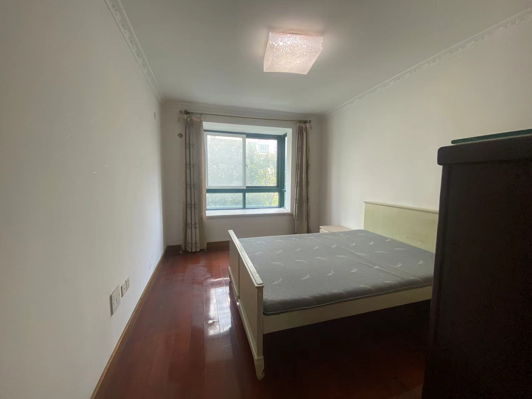 都市华城 3室2厅2卫 145m&sup2;