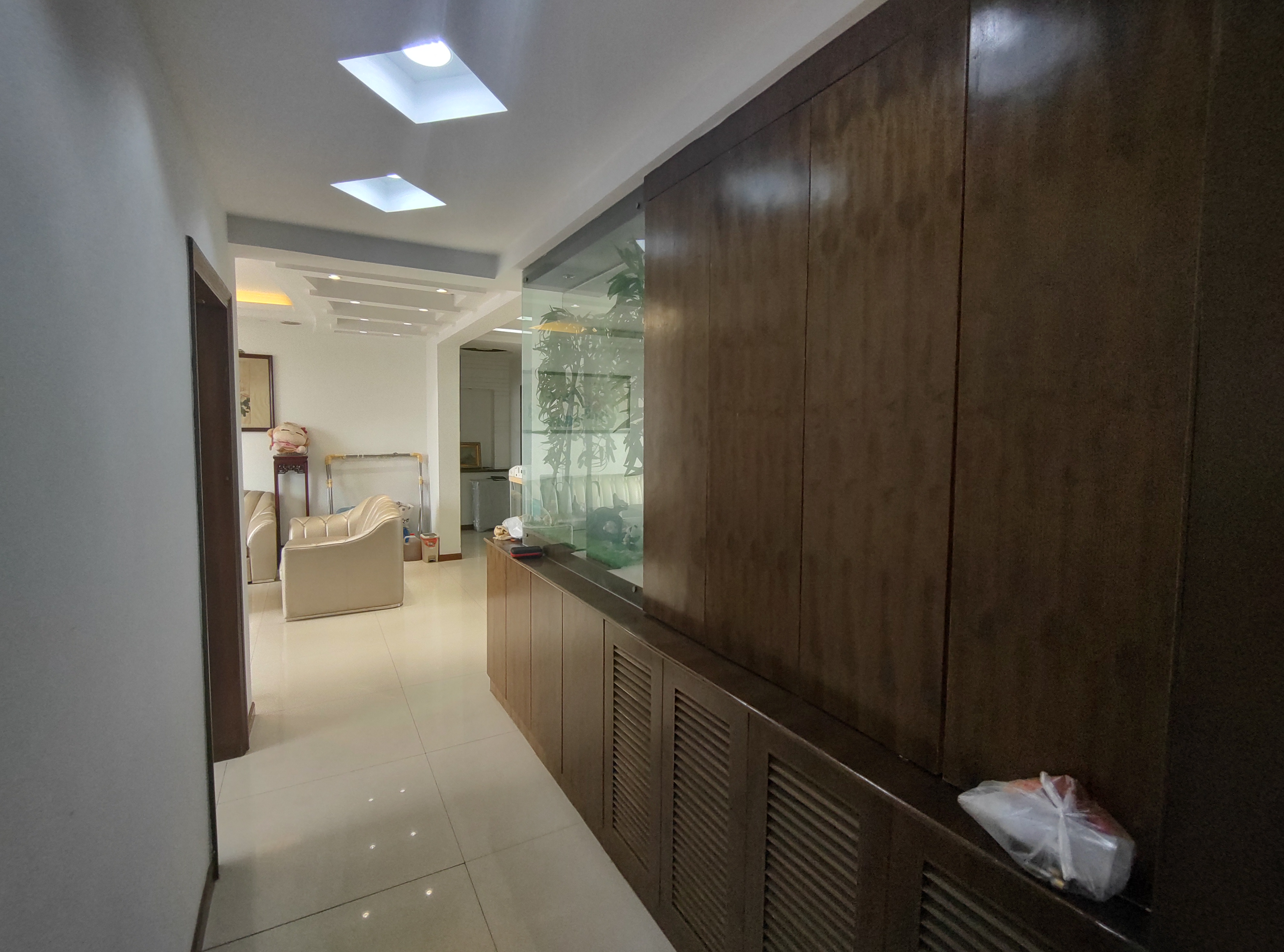 东方鑫乾大厦 3室2厅2卫 140m²