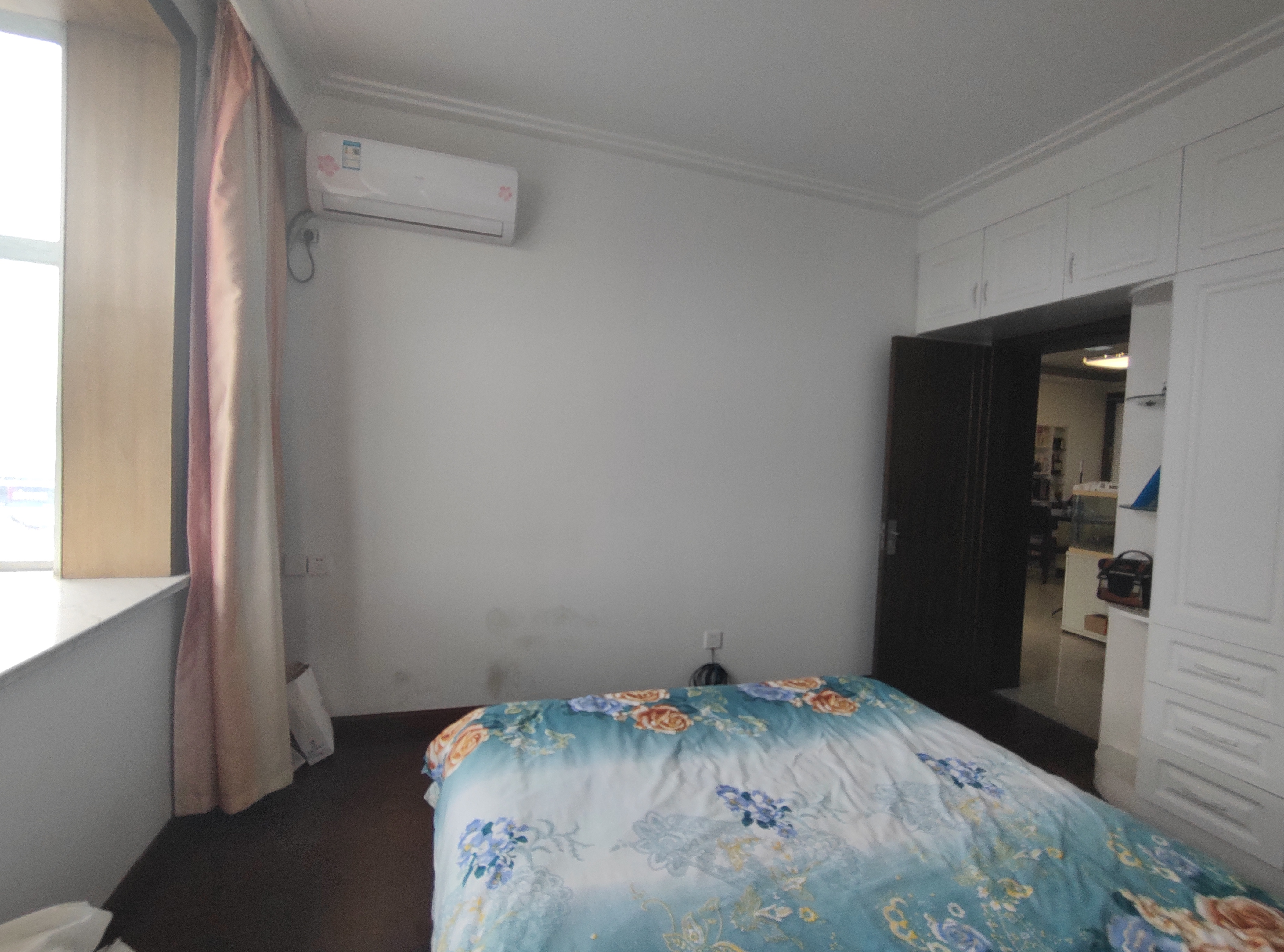 东方鑫乾大厦 3室2厅2卫 140m&sup2;
