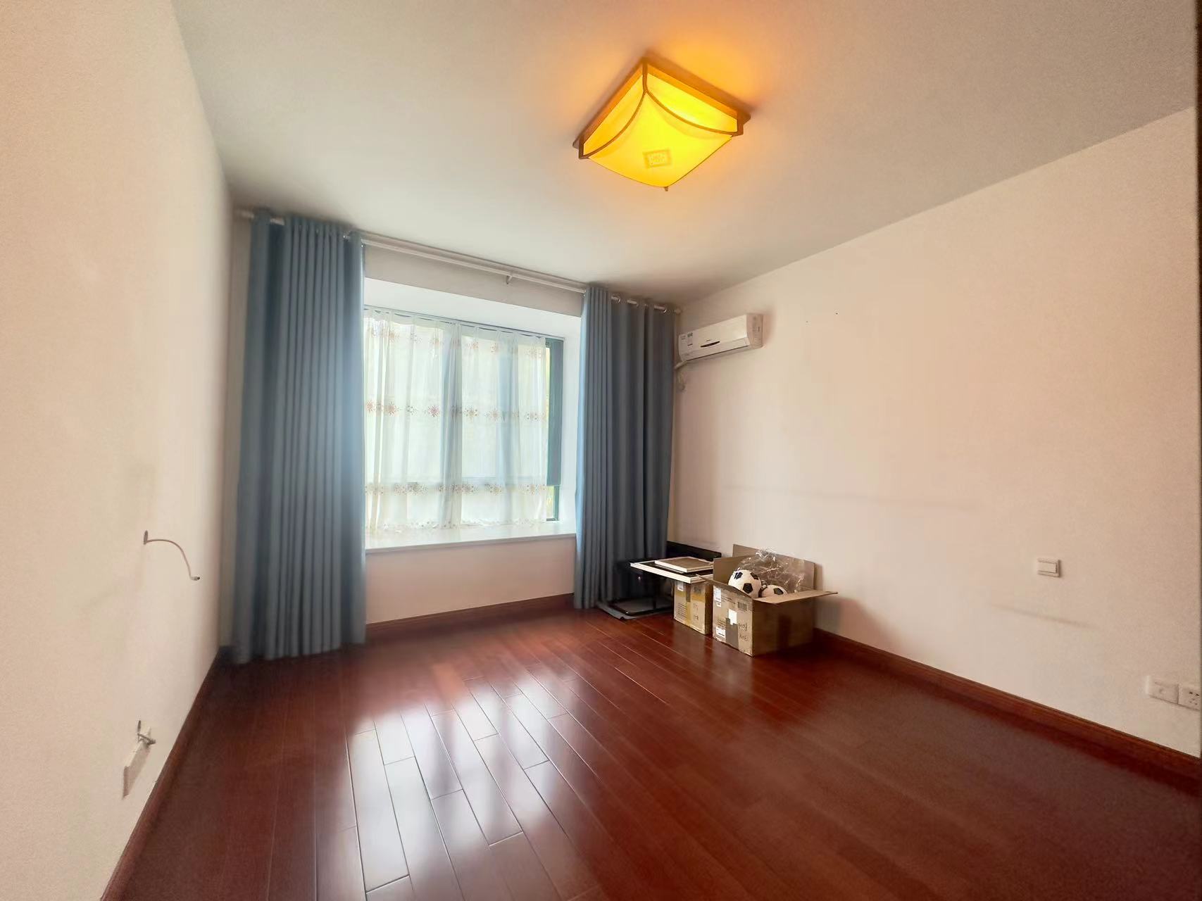 江海皇都私家花园 3室2厅2卫 147m&sup2;