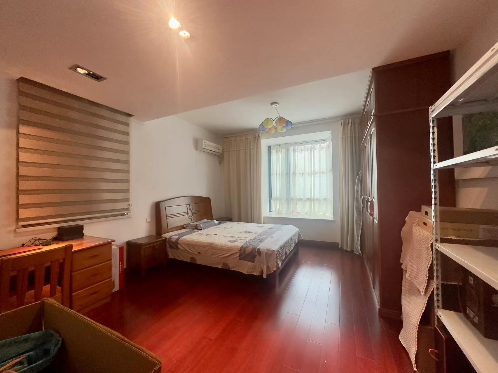 江海皇都私家花园 3室2厅2卫 147m&sup2;