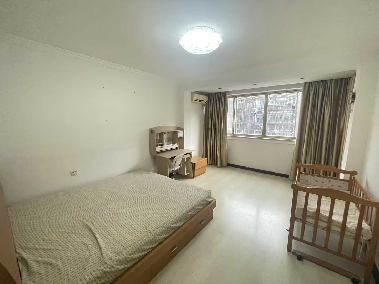 前景花苑 3室2厅1卫 137m&sup2;