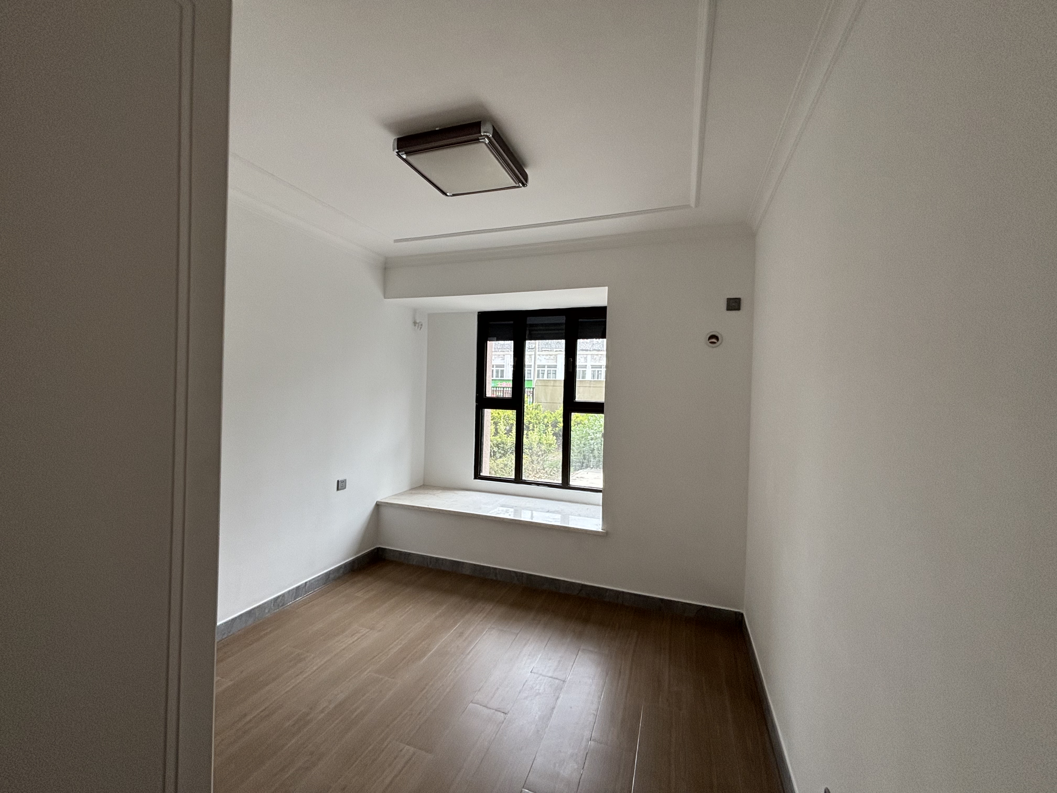 富力院士廷 3室2厅2卫 140m&sup2;