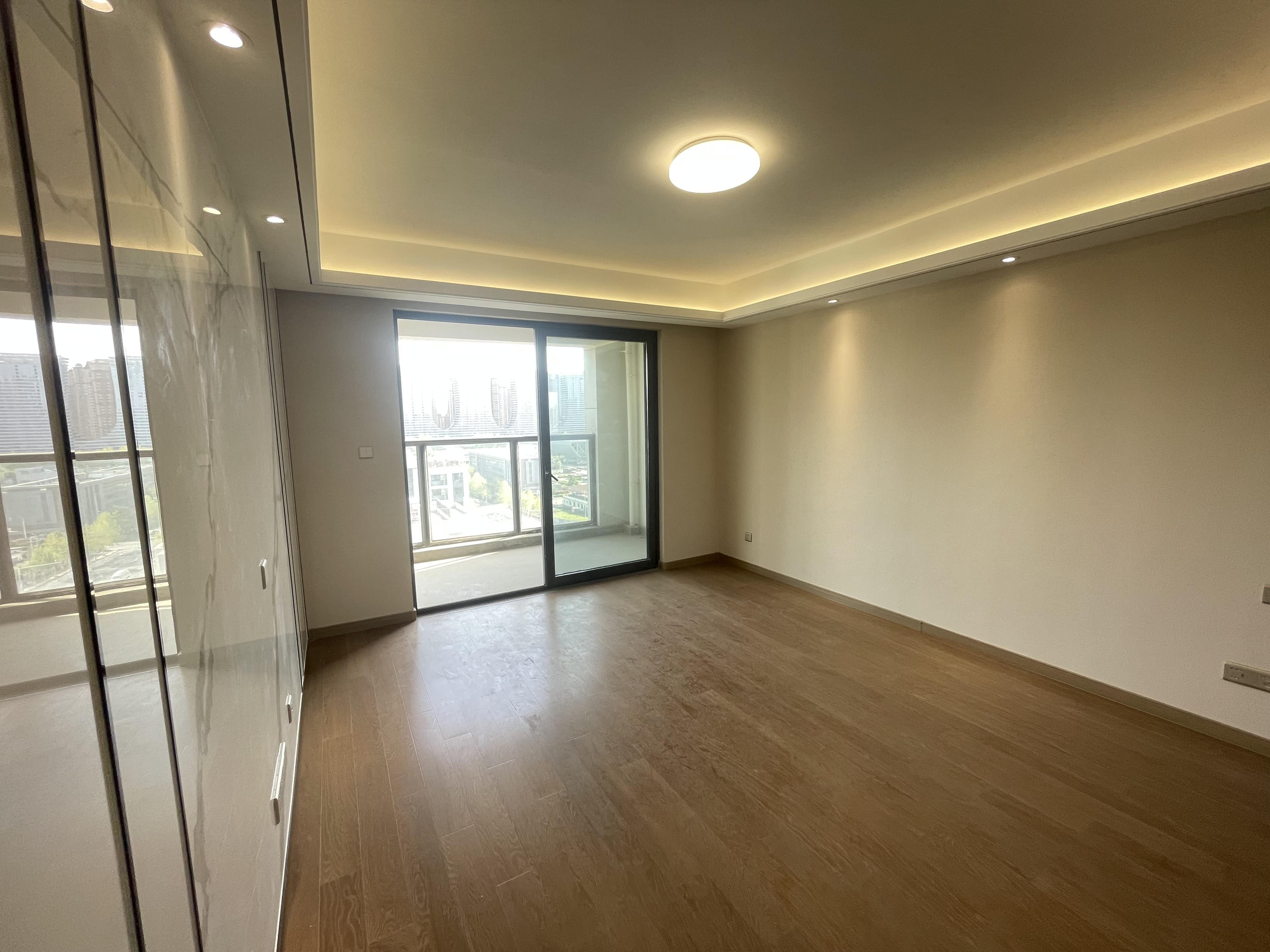 中海翠湖溪岸 3室2厅2卫 129.62m²