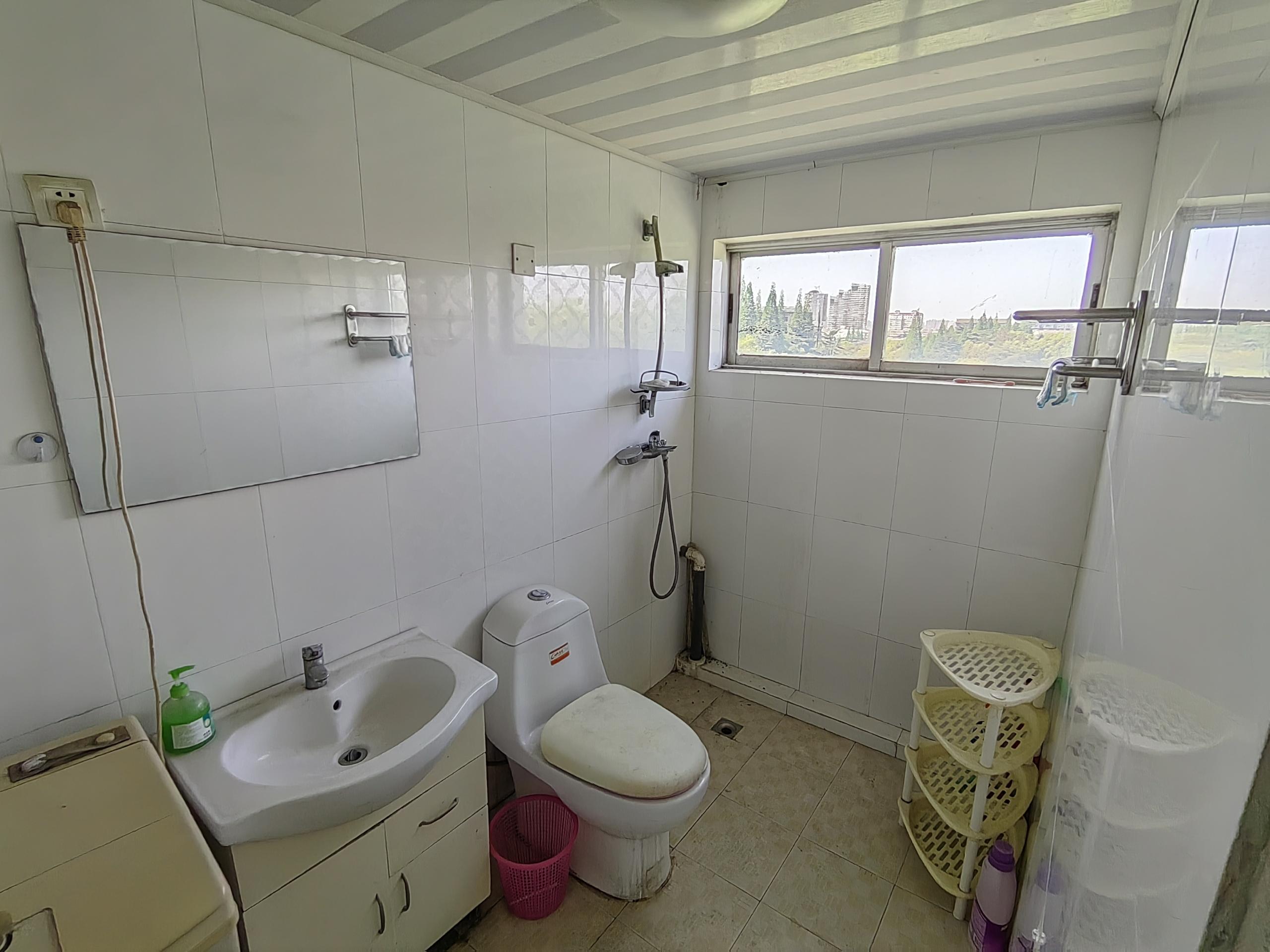 文峰新村 3室2厅1卫 81.60m&sup2;