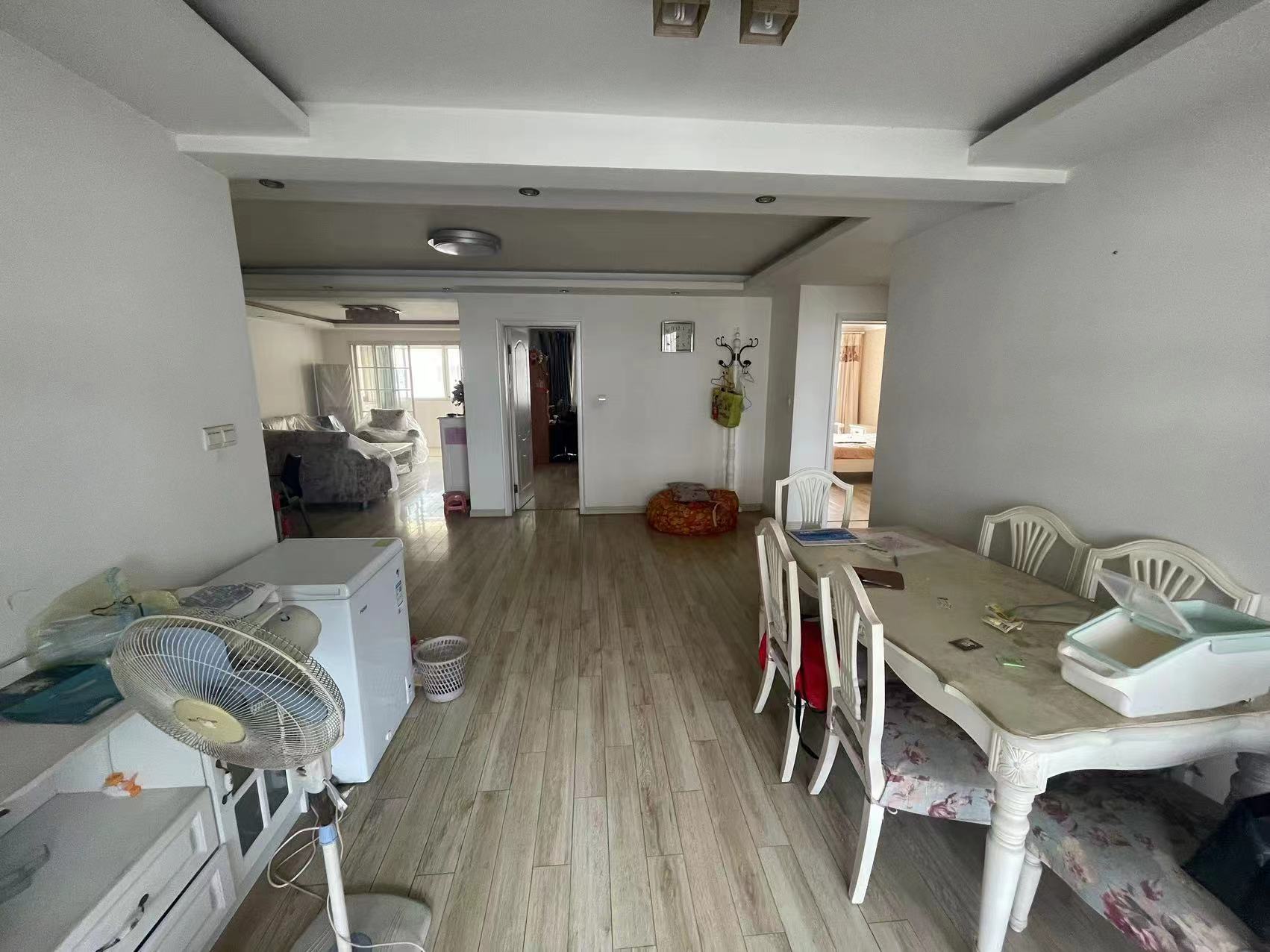 虹桥新苑 3室2厅1卫 141m&sup2;