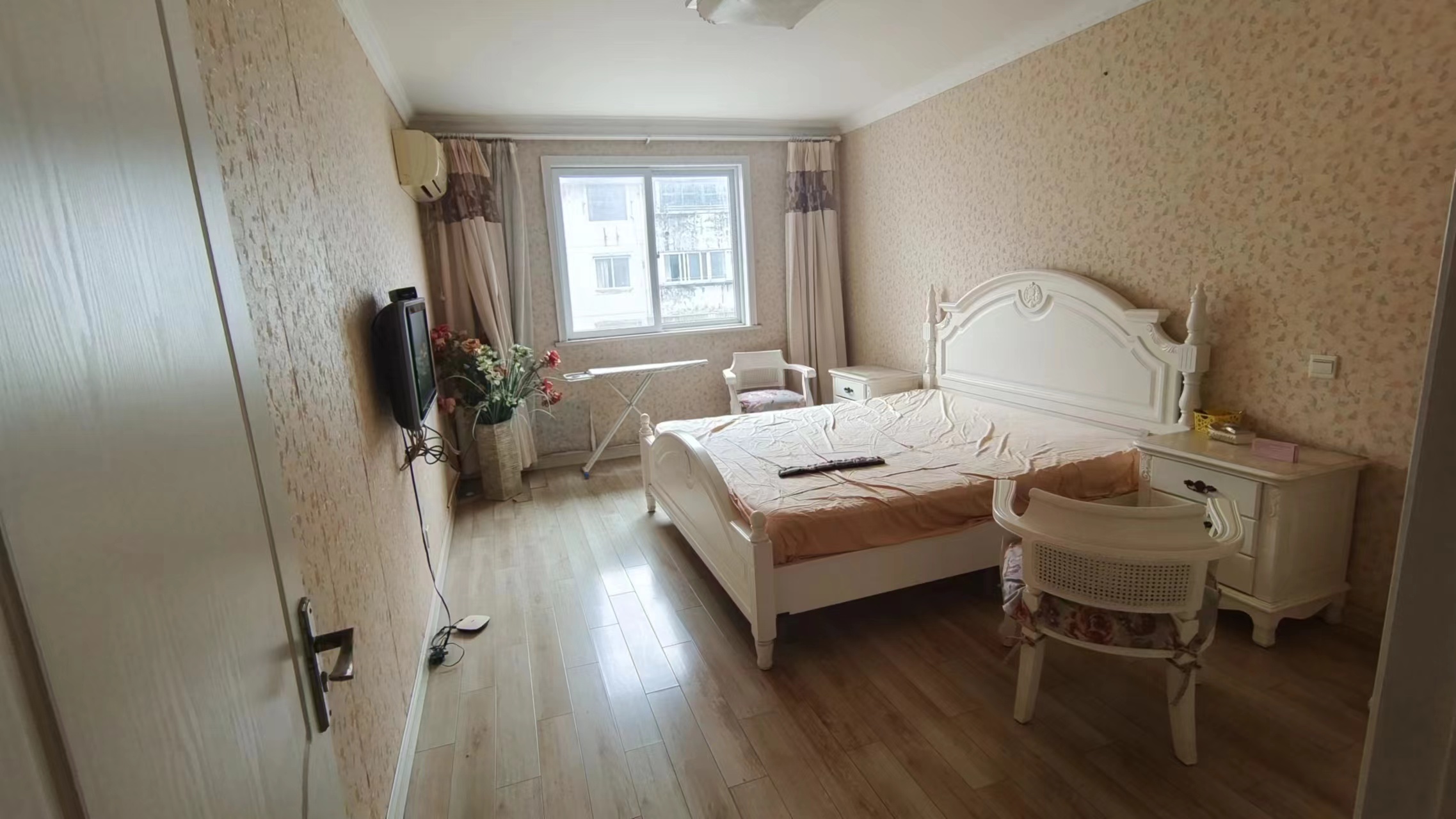 虹桥新苑 3室2厅1卫 141m&sup2;