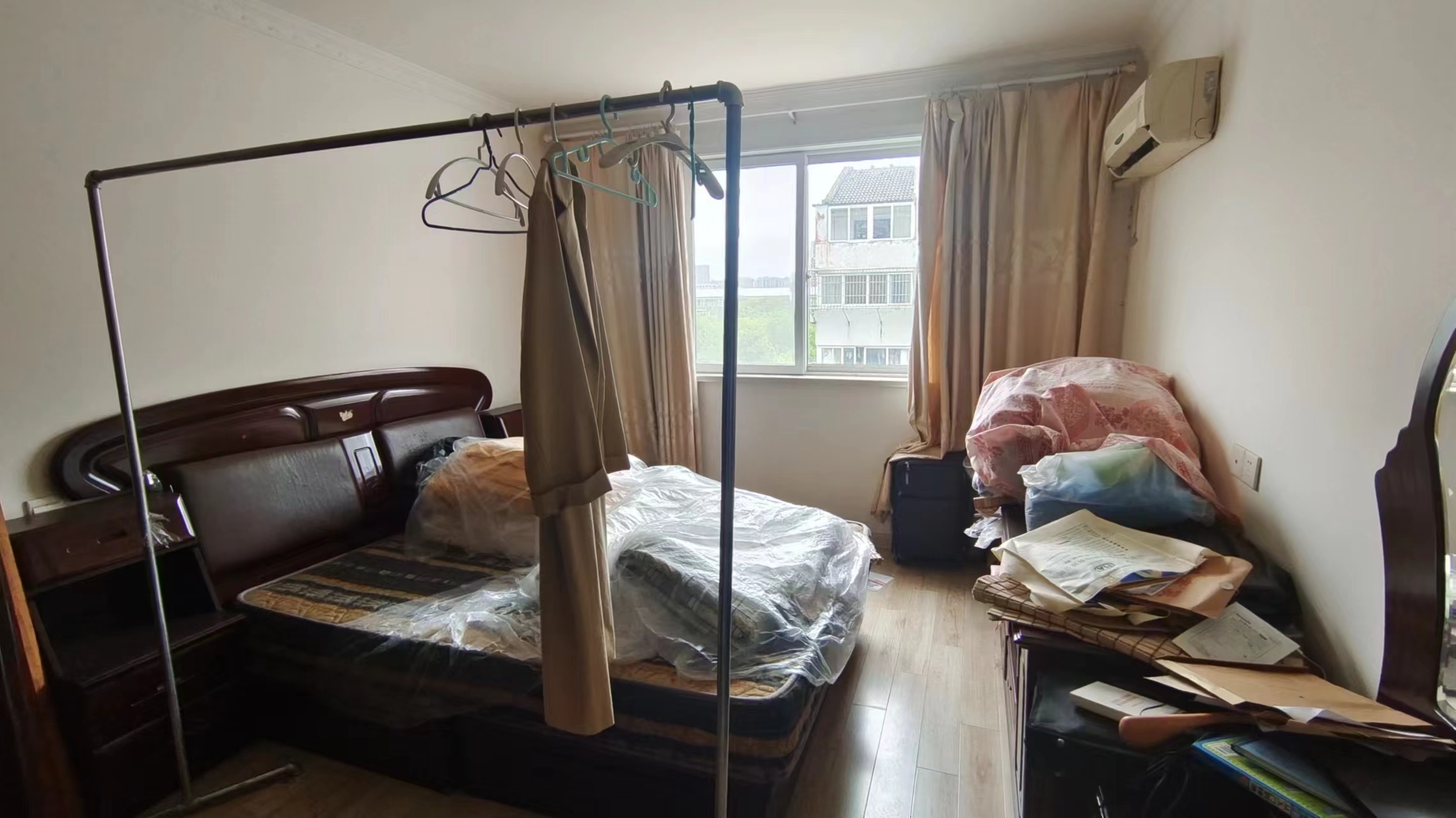 虹桥新苑 3室2厅1卫 141m&sup2;