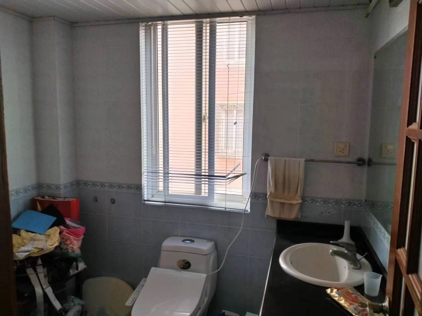 佳成花苑 3室1厅1卫 130m&sup2;
