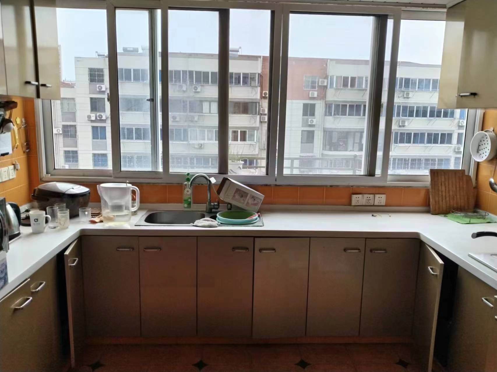 佳成花苑 3室1厅1卫 130m&sup2;
