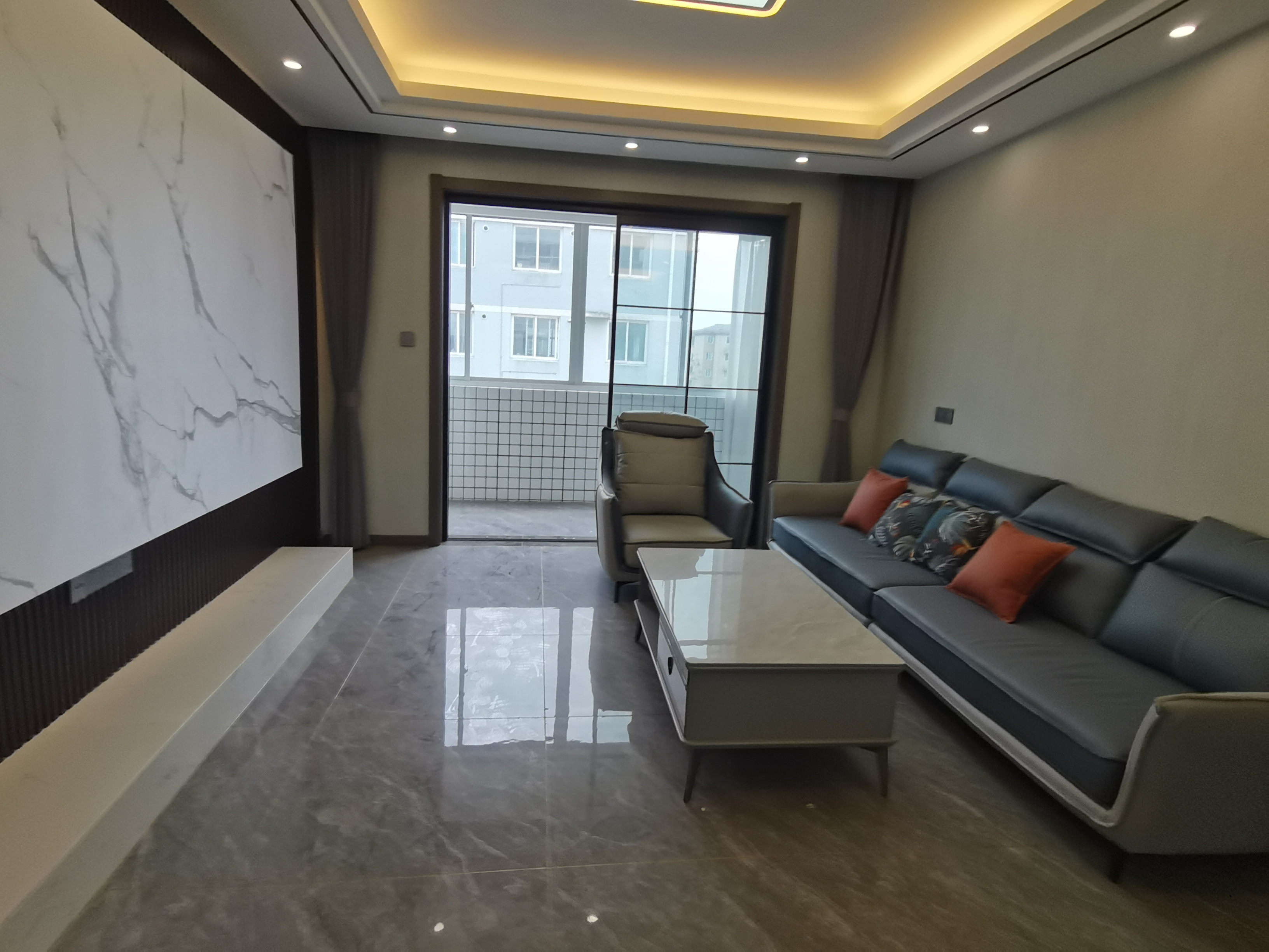 泰山公寓 4室2厅2卫 146m²