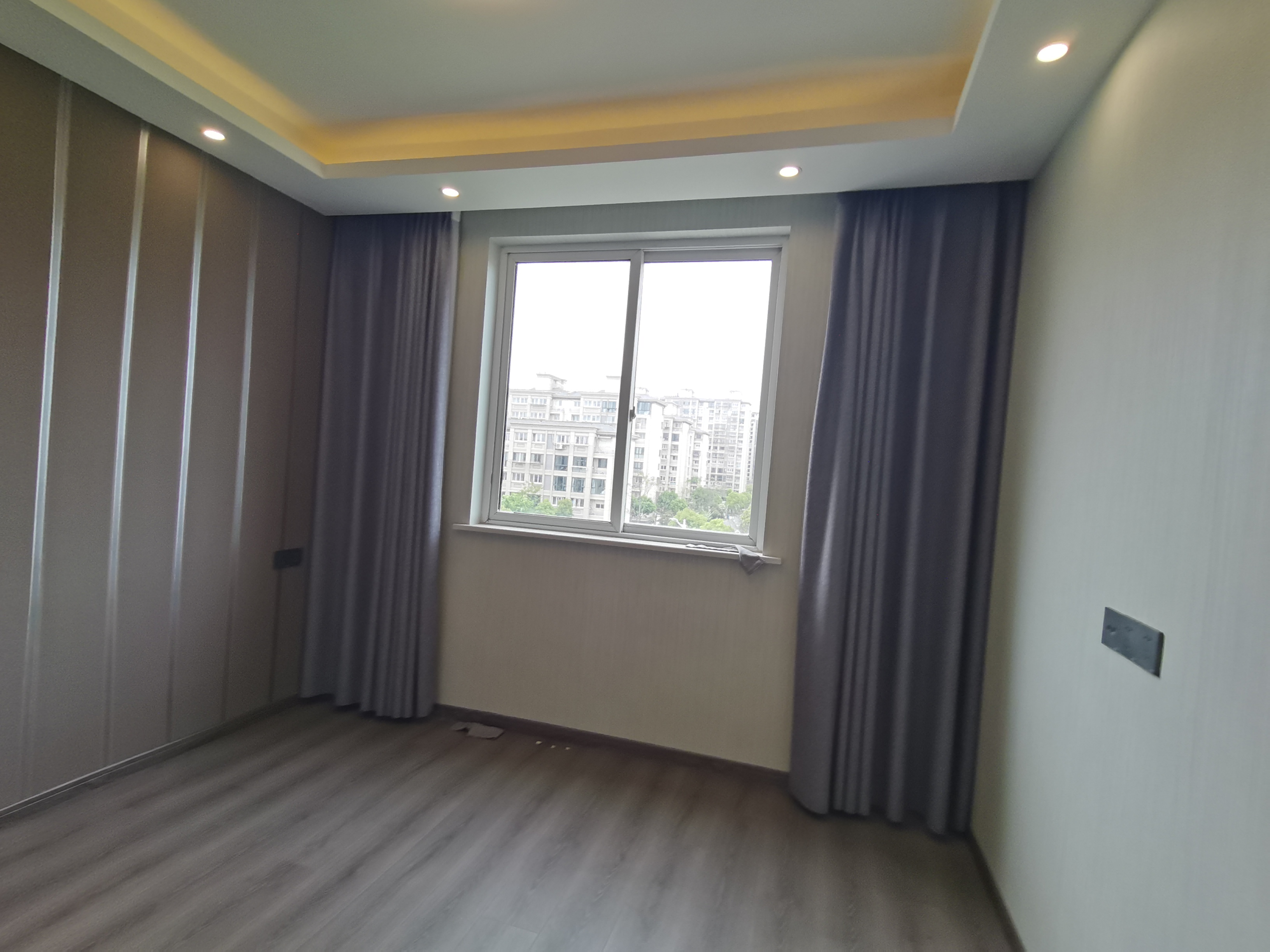 泰山公寓 4室2厅2卫 146m&sup2;