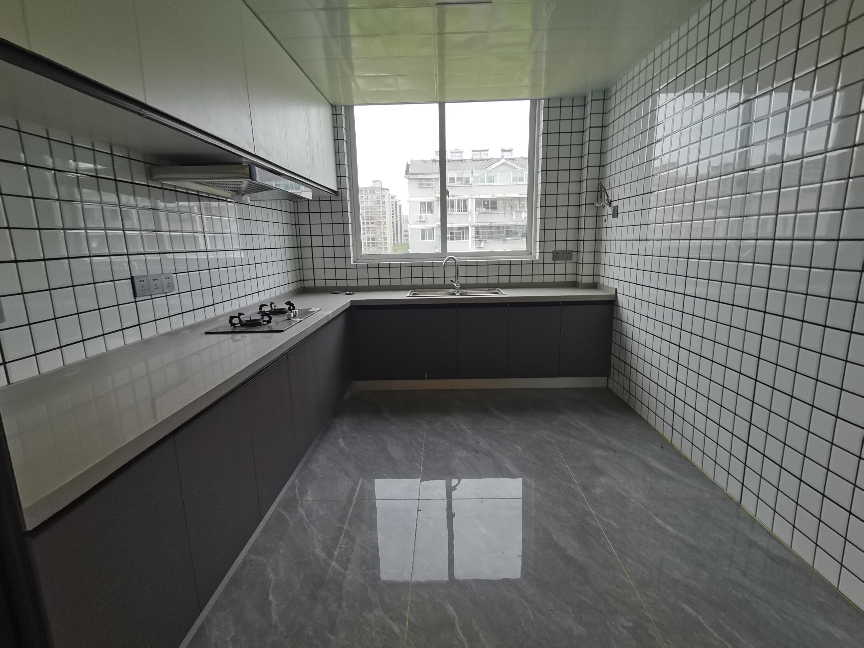 泰山公寓 4室2厅2卫 146m&sup2;
