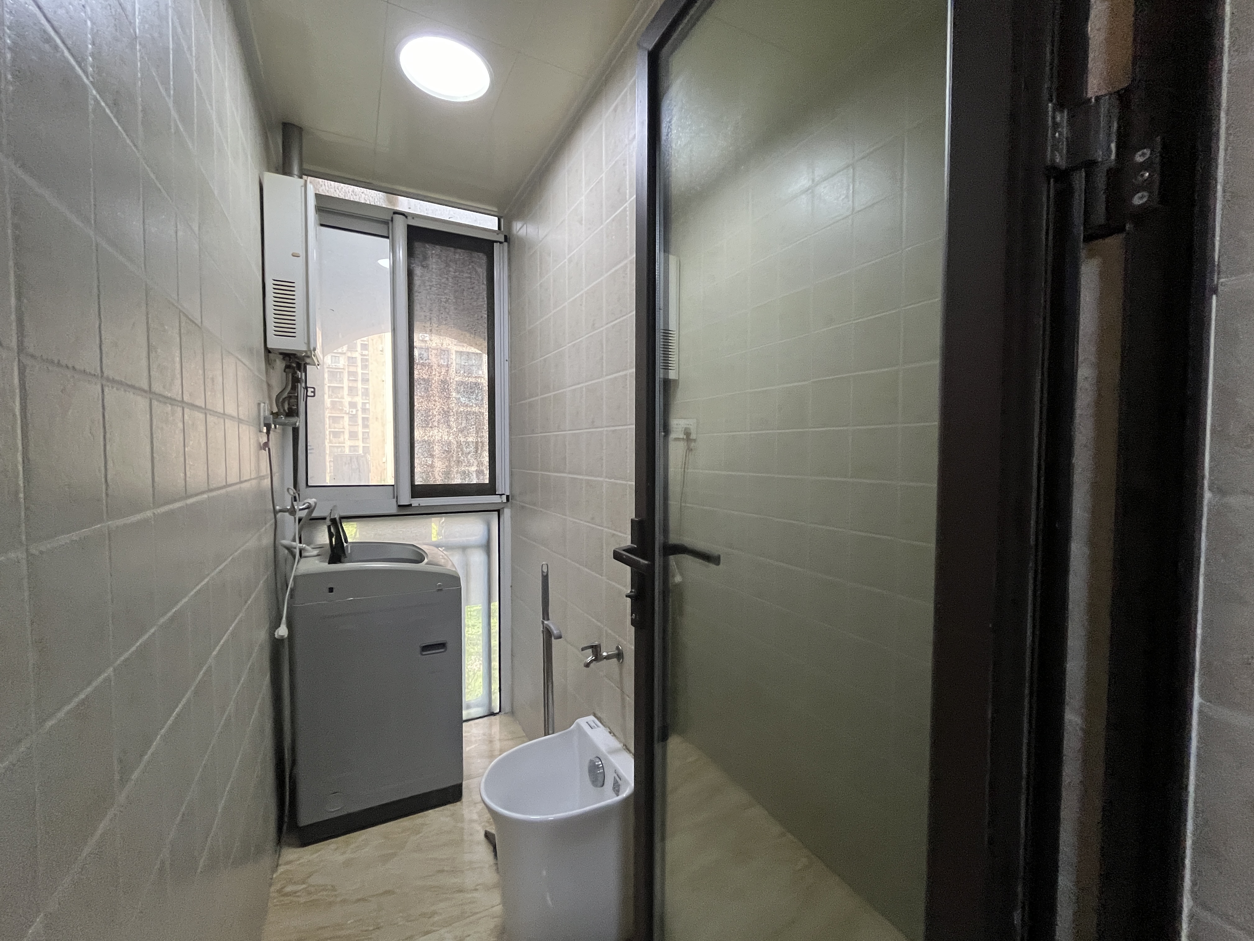 华强城 3室2厅1卫 101m&sup2;