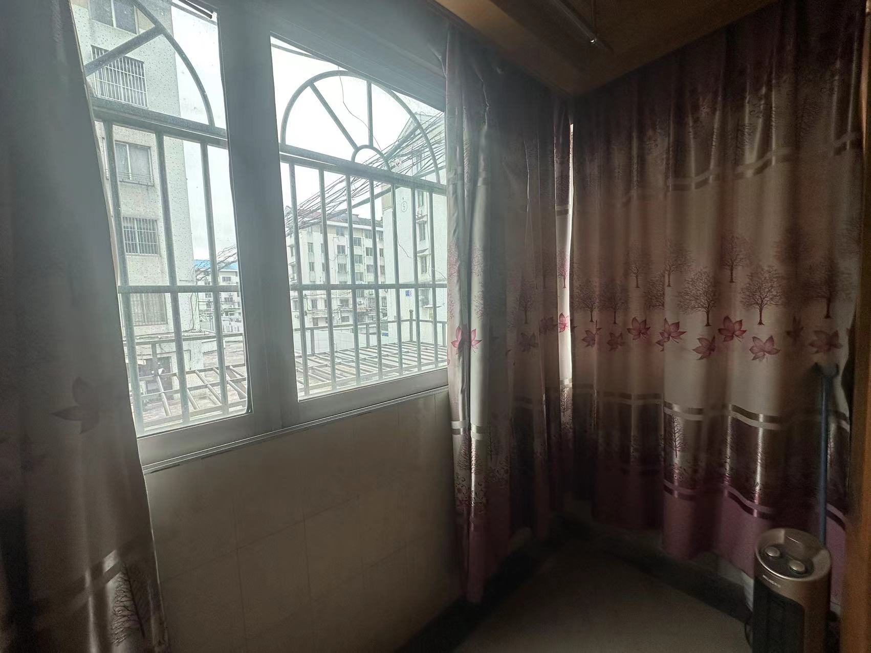 国际商城 2室2厅1卫 63m&sup2;