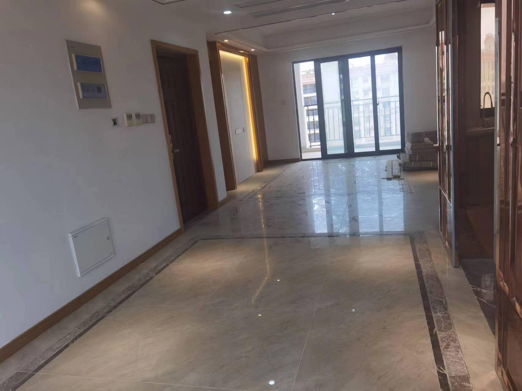 中南世纪花城三期 4室2厅2卫 143m²