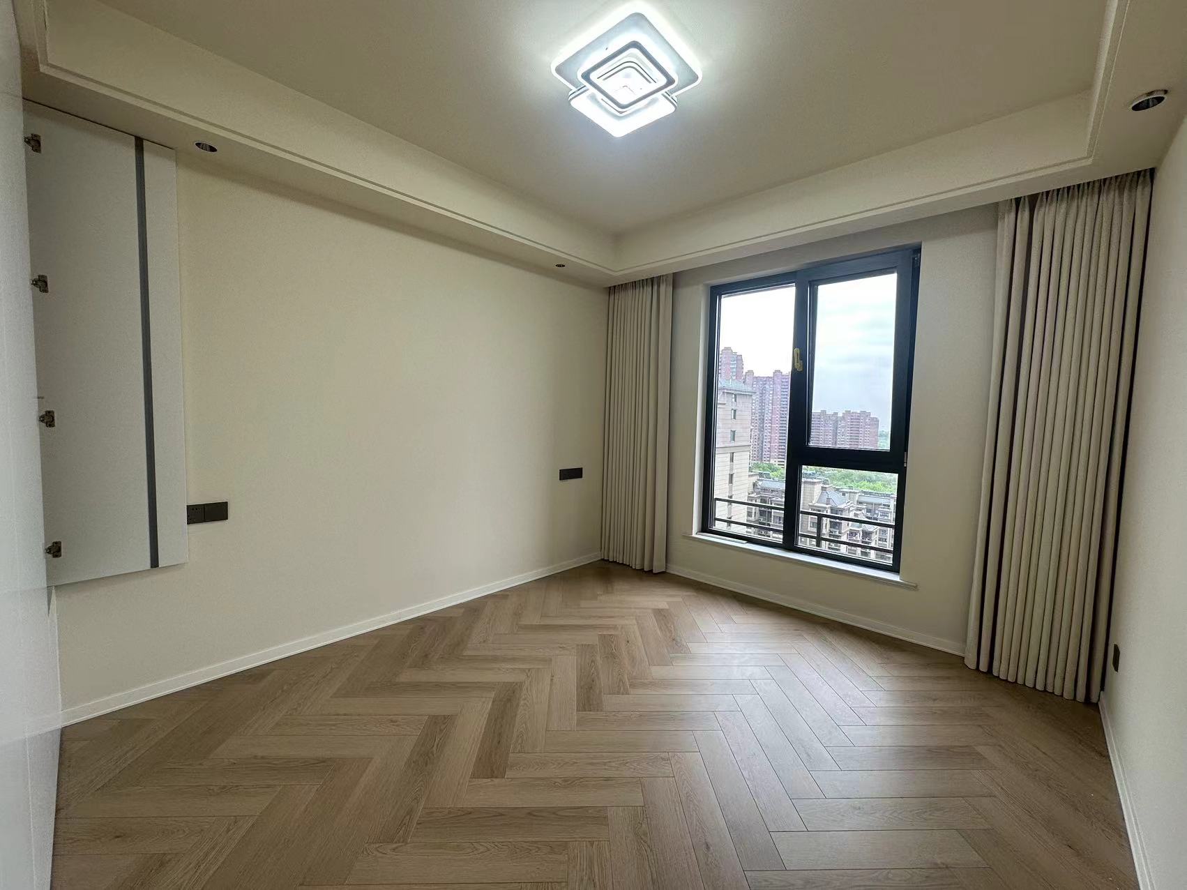 红星嘉苑 3室2厅2卫 111.00m&sup2;