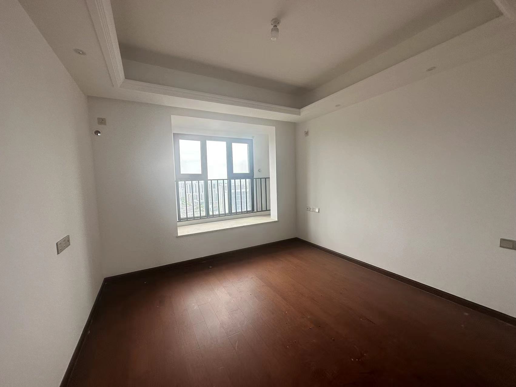 富力院士廷 4室2厅2卫 172m&sup2;