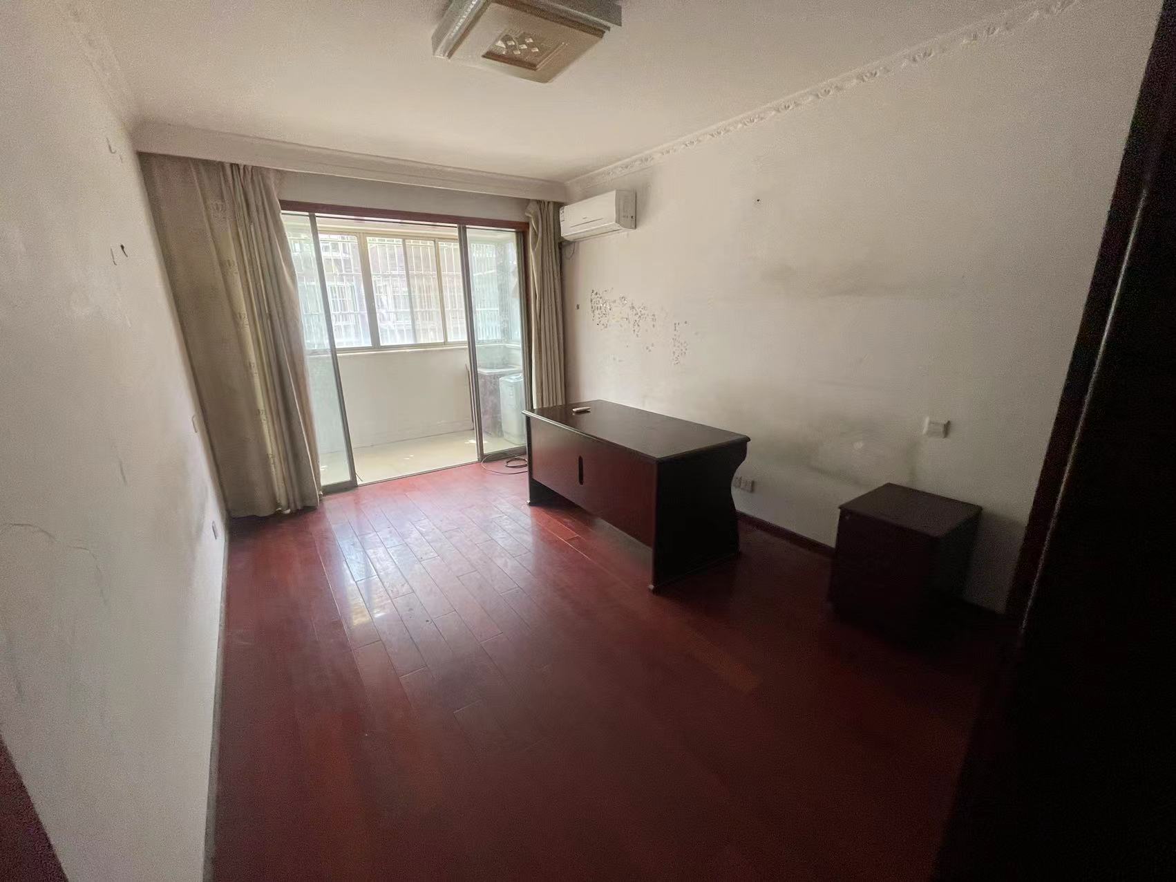 前景花苑 3室2厅1卫 130m&sup2;