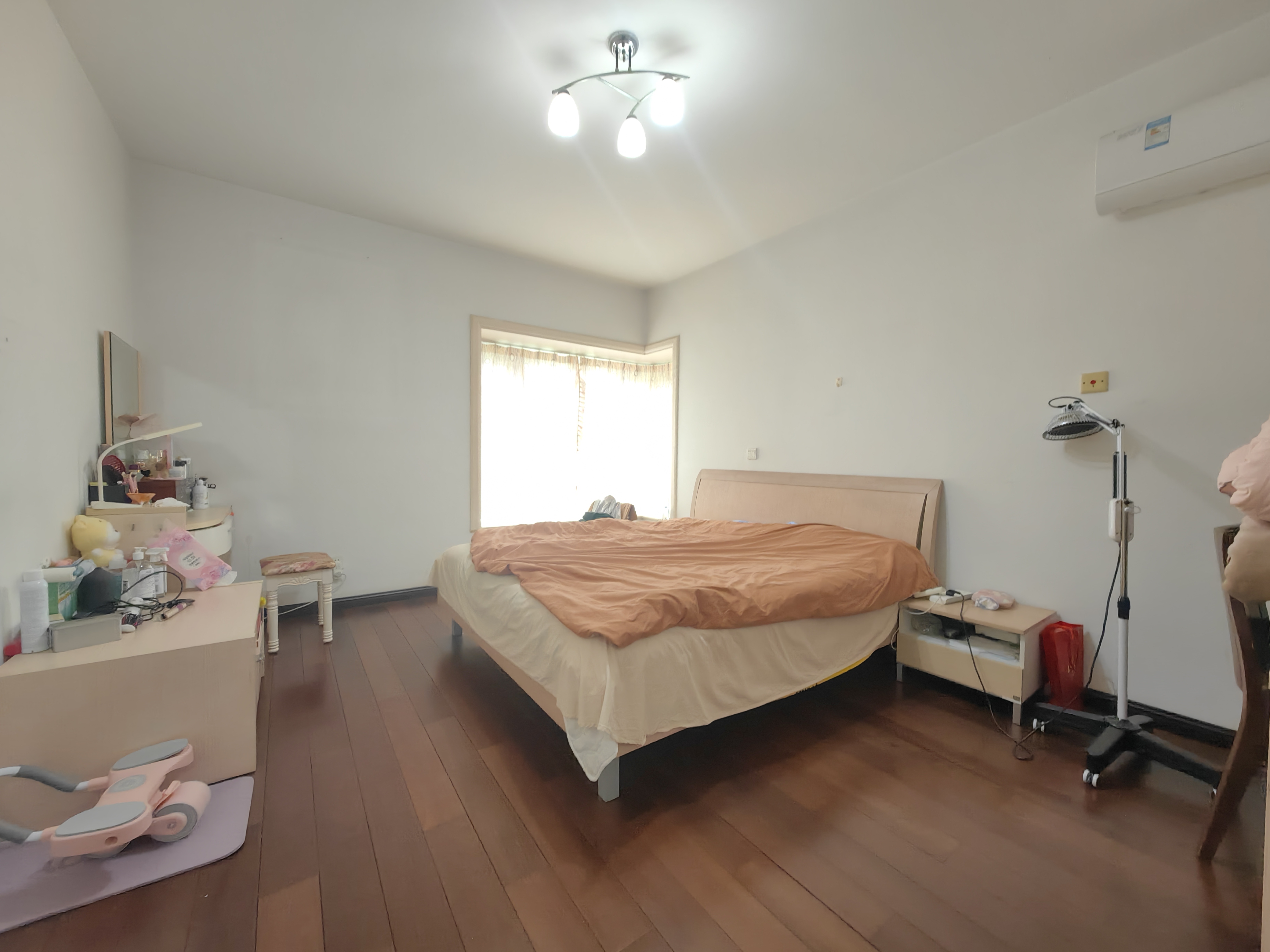 天安花园 4室2厅2卫 194m&sup2;