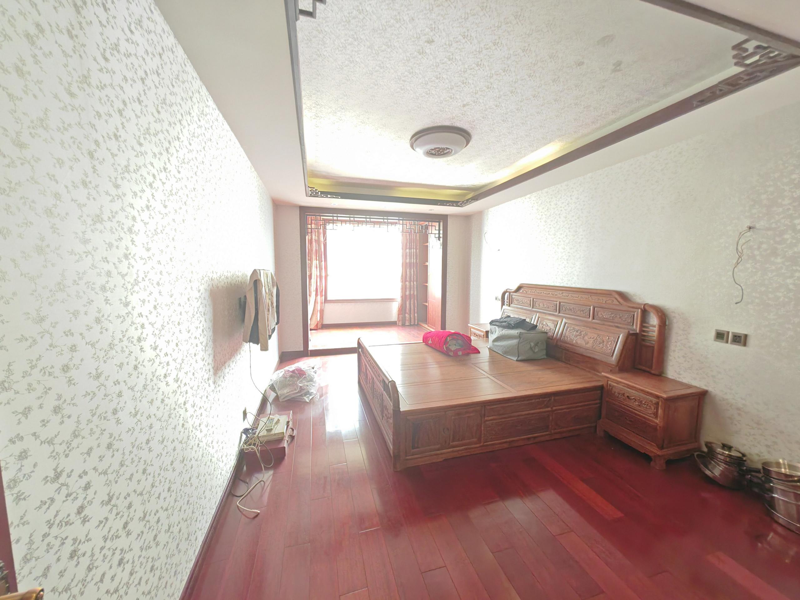军山花园 4室2厅2卫 240m&sup2;