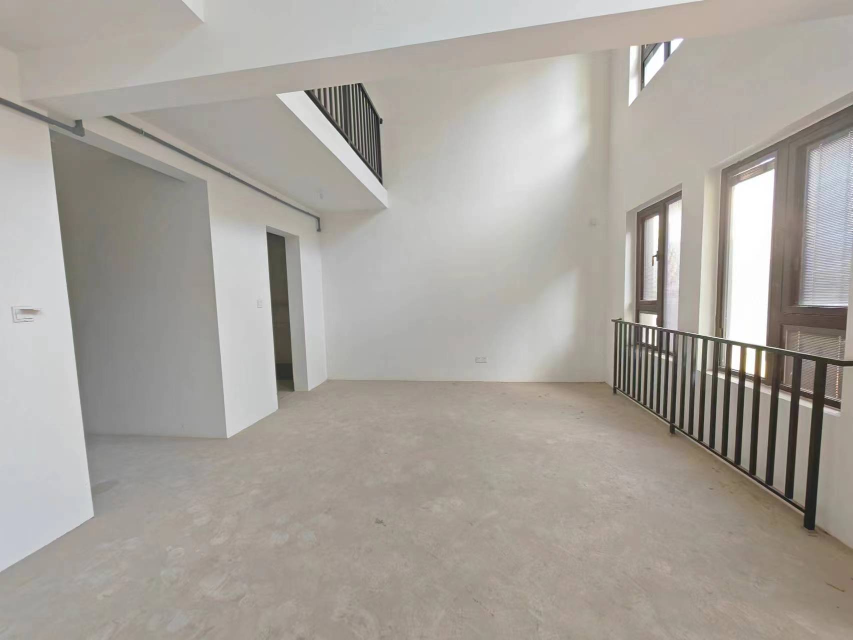 云樾东方 3室2厅3卫 160.00m²