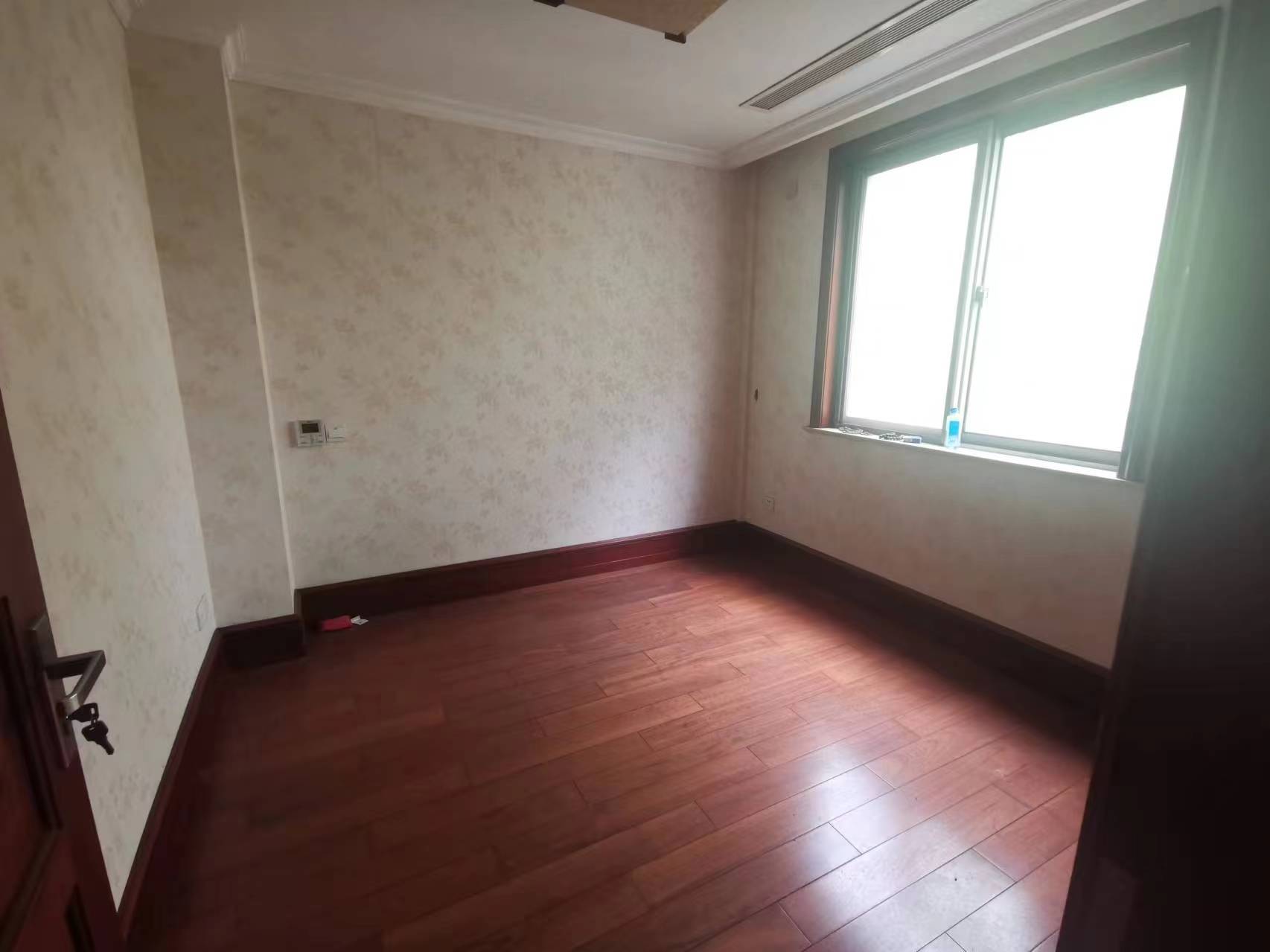 优山美地花园南区 5室2厅2卫 260m&sup2;