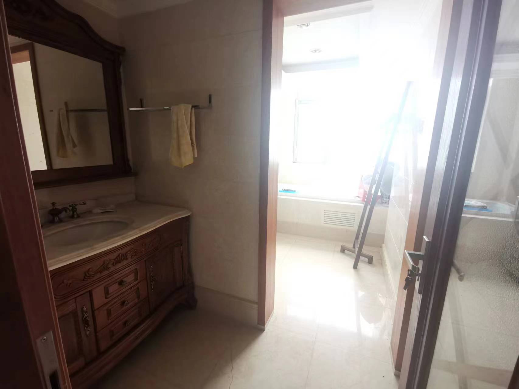 优山美地花园南区 5室2厅2卫 260m&sup2;
