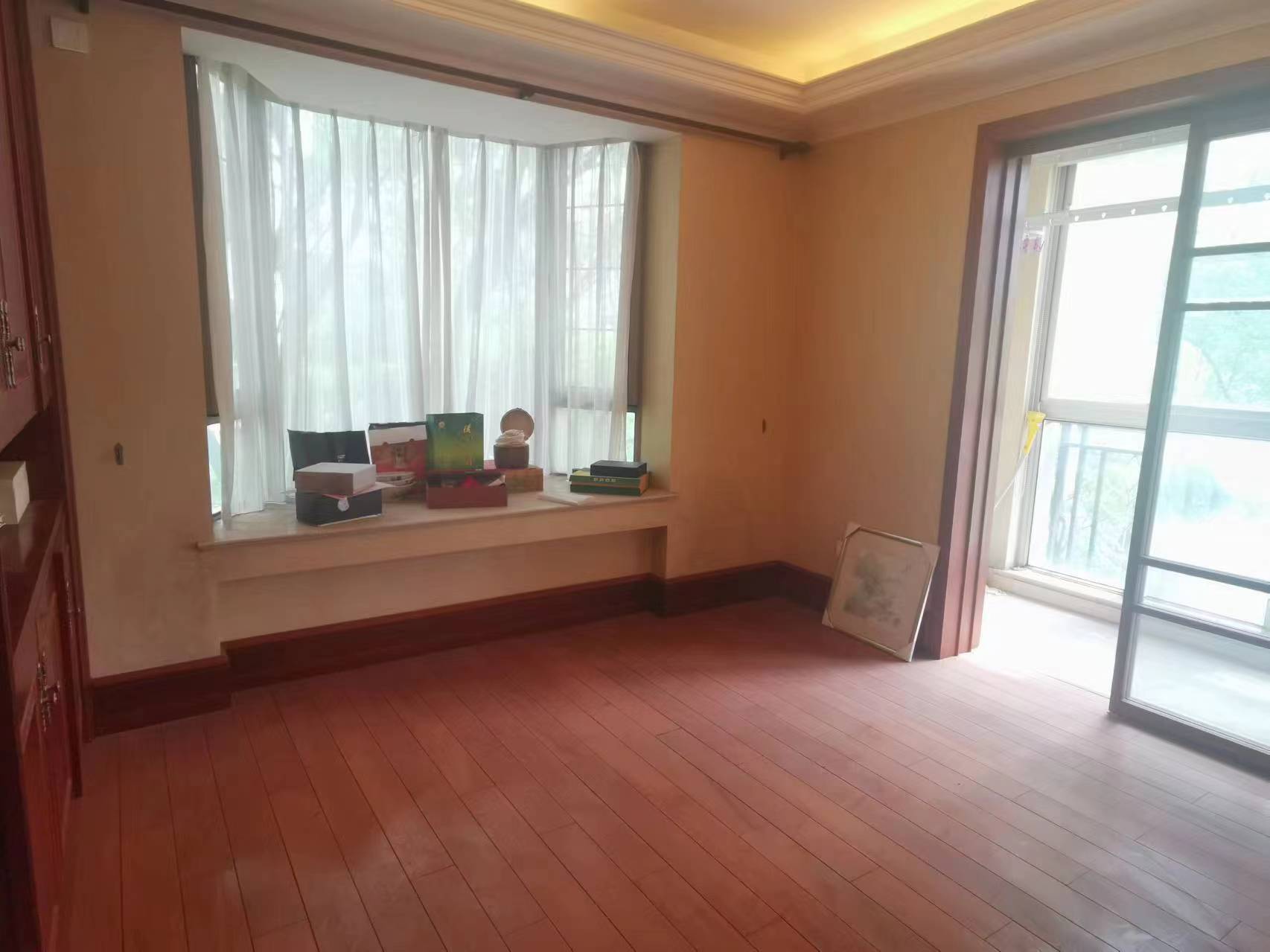 优山美地花园南区 5室2厅2卫 260m&sup2;