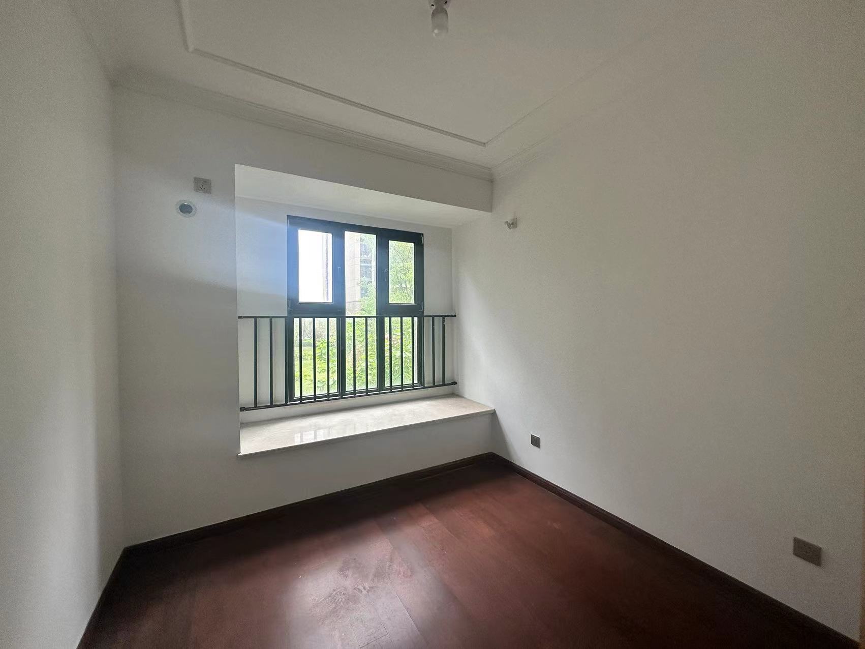 富力院士廷 4室2厅2卫 156m&sup2;
