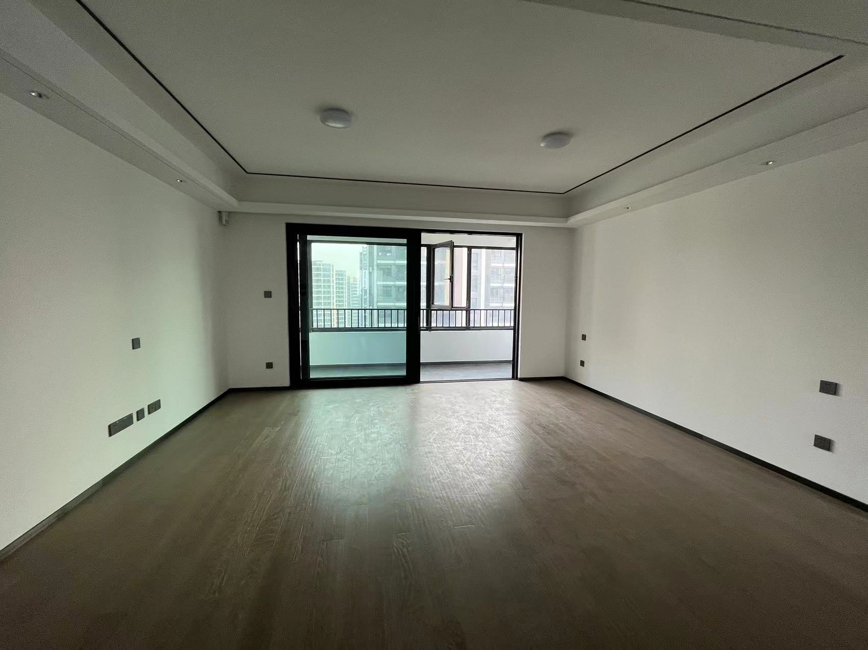 滨江道静园 3室2厅2卫 127m²