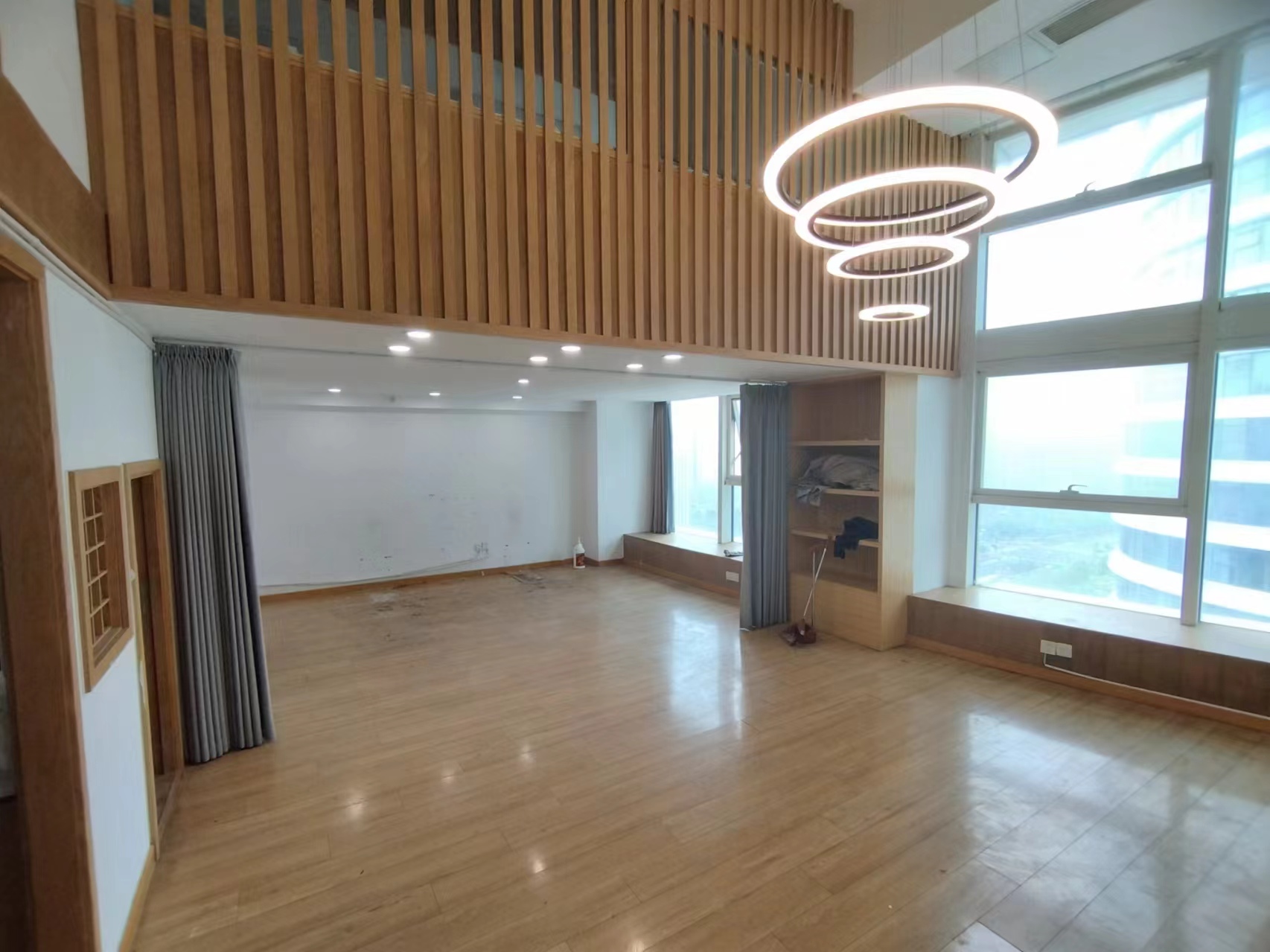 中南世纪城北区 2室1厅2卫 198m²