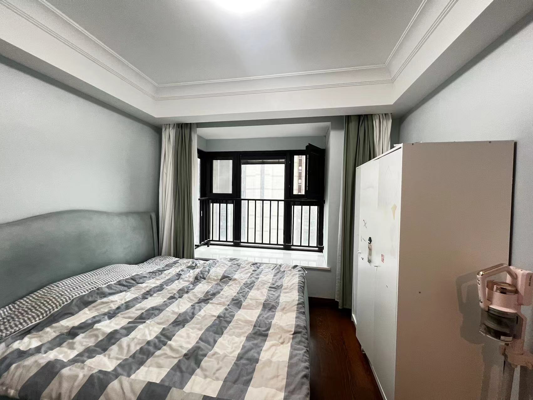 雍华府 3室2厅2卫 114m&sup2;